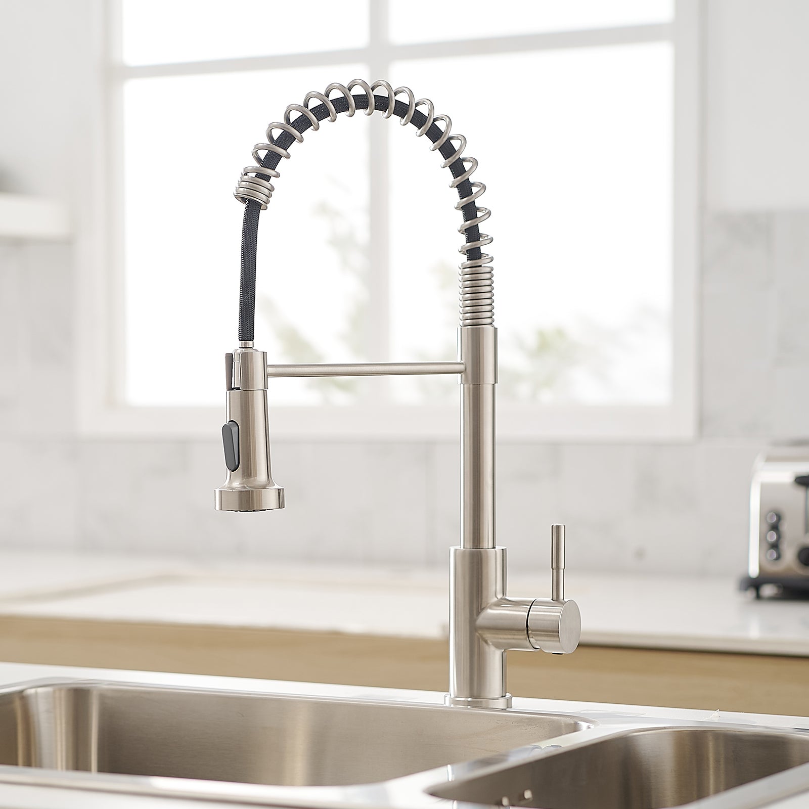 Commercial Brushed Nickel Kitchen Faucet with Pull Out Sprayer, Single Handle Single Lever Kitchen Sink Faucet