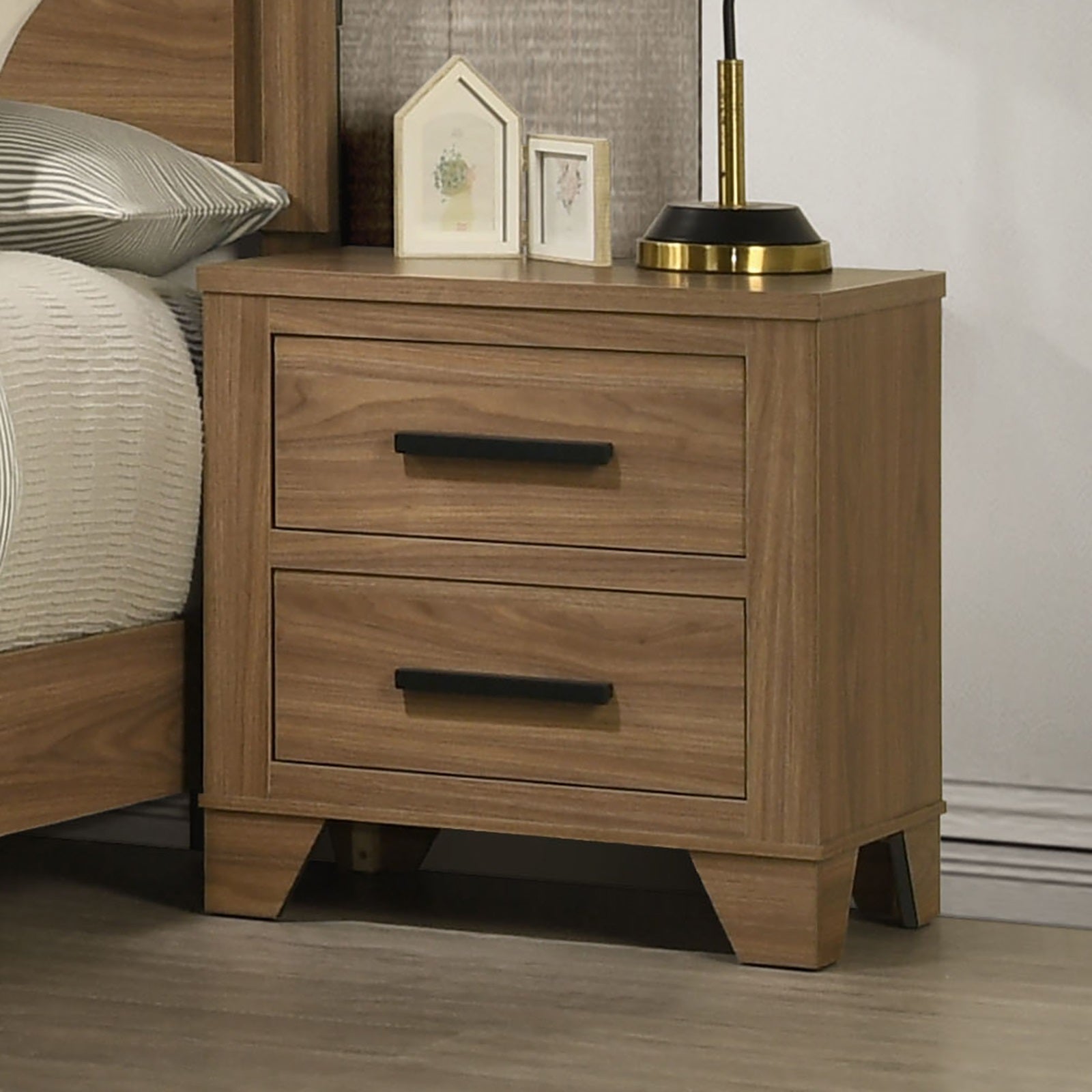 Walnut / Chestnut 3pc Set Est King Size Bed 2x Nightstands Panel HB Bedroom Furniture Wooden Transitional