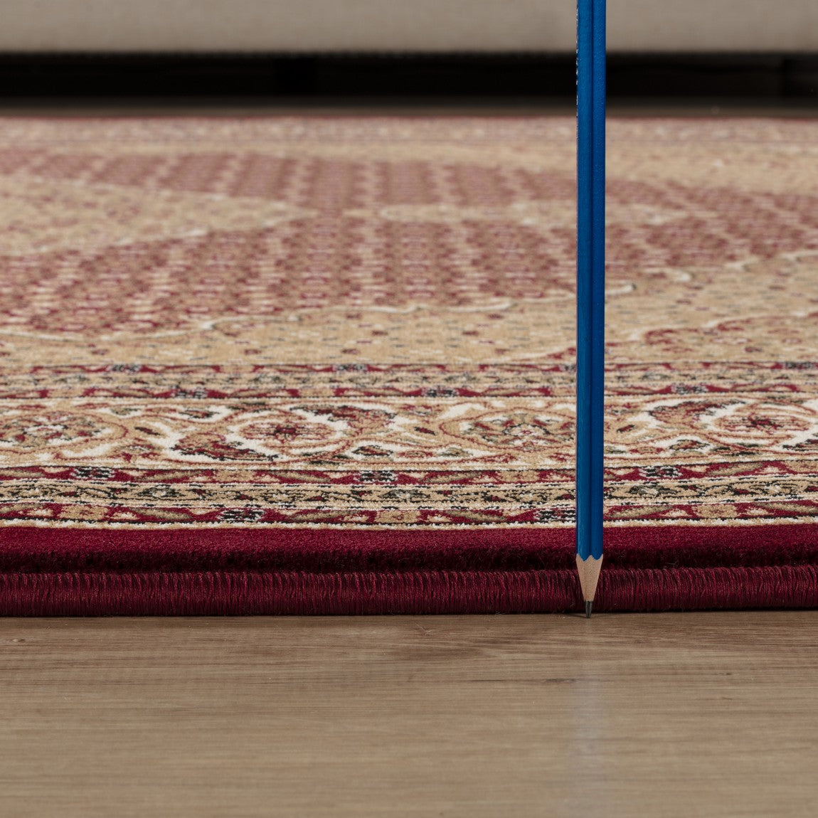 Manchester GC_HER5004 Red 5 ft. 3 in. x 7 ft. 3 in. Area Rug