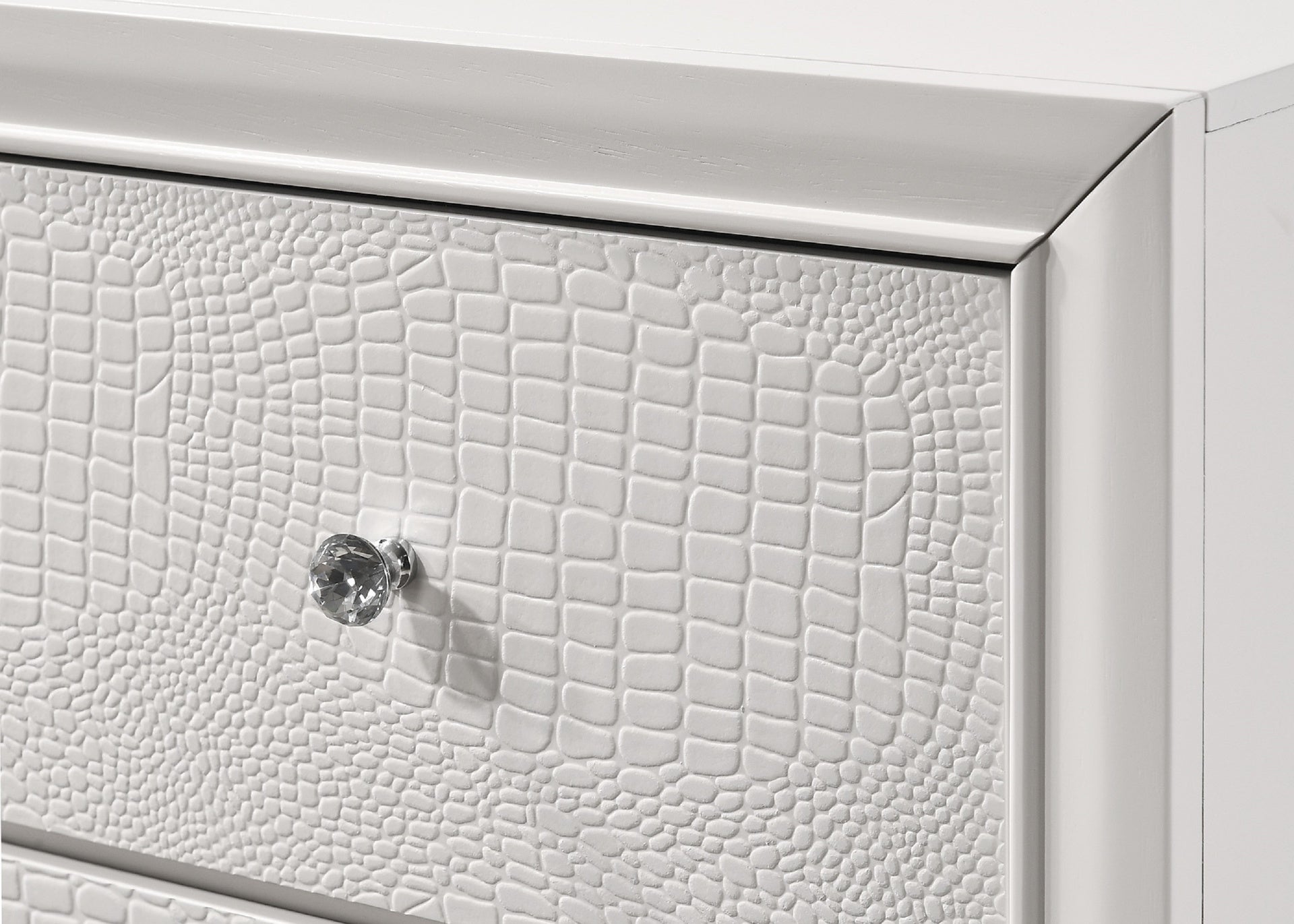 1pc Modern Glam Style White Frost Finish Glam Five Drawer Chest Embossed Crocodile Pattern Wooden Bedroom Furniture