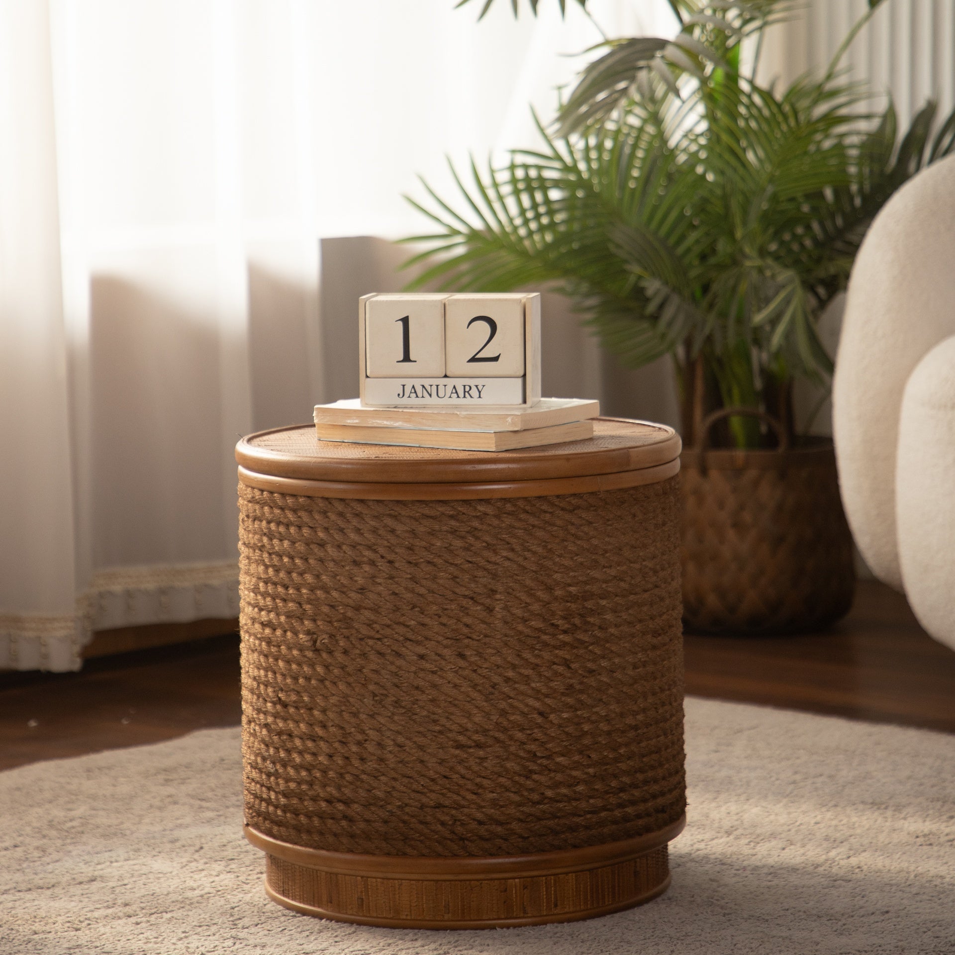 Round Rattan Coffee Table with Lift-Off Lid Storage, Hand-Woven Hemp Rope Trim, Boho-Chic Style, Perfect for Cozy Living Rooms & Compact Spaces