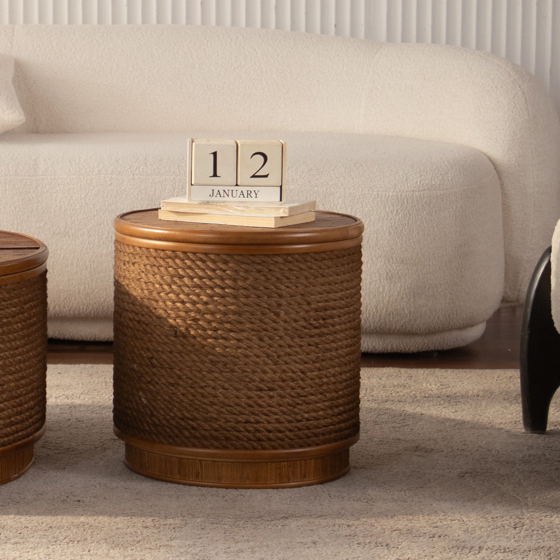 Round Rattan Coffee Table with Lift-Off Lid Storage, Hand-Woven Hemp Rope Trim, Boho-Chic Style, Perfect for Cozy Living Rooms & Compact Spaces
