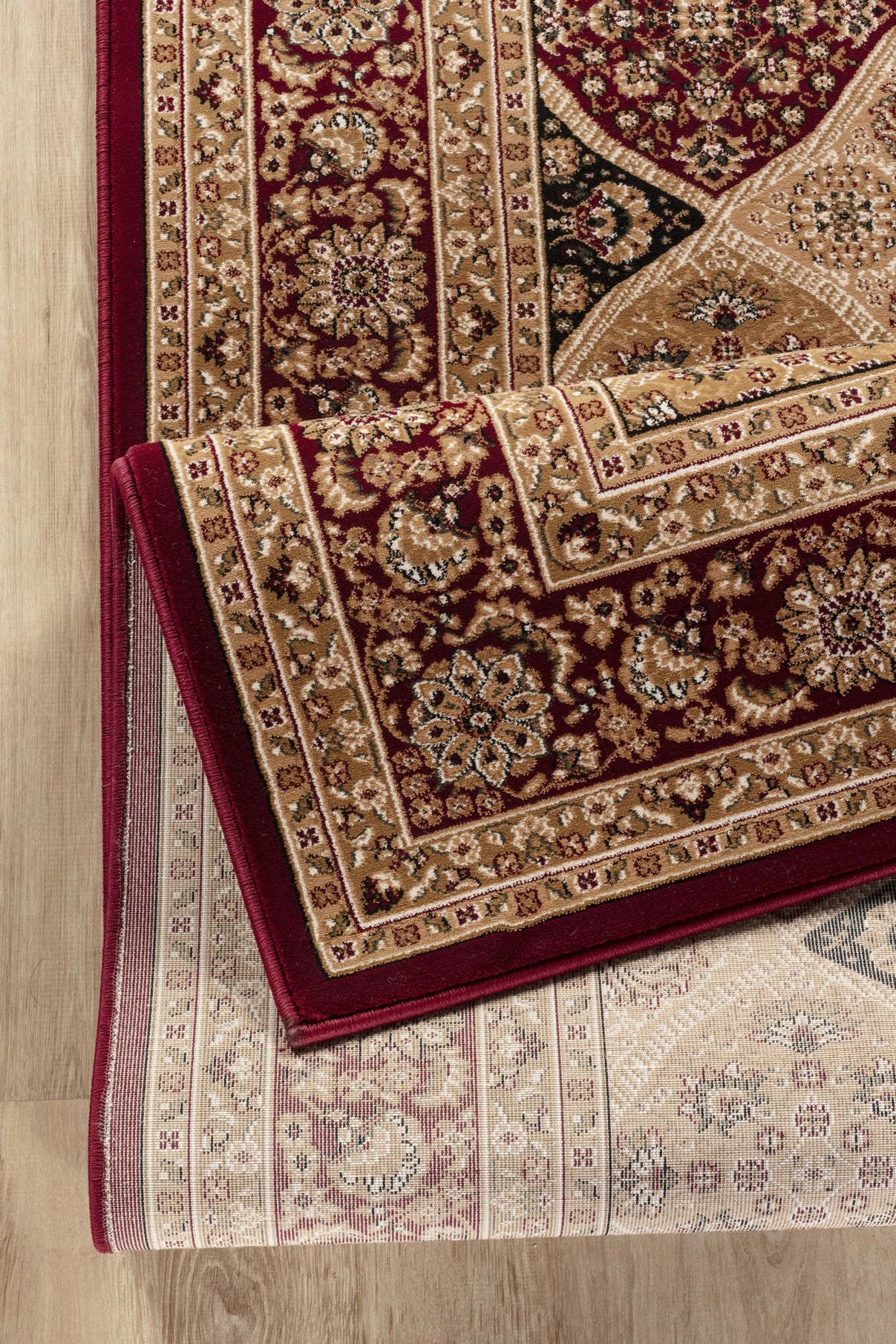 Manchester GC_HER5005 Red 2 ft. 7 in. x 9 ft. 10 in. Area Rug