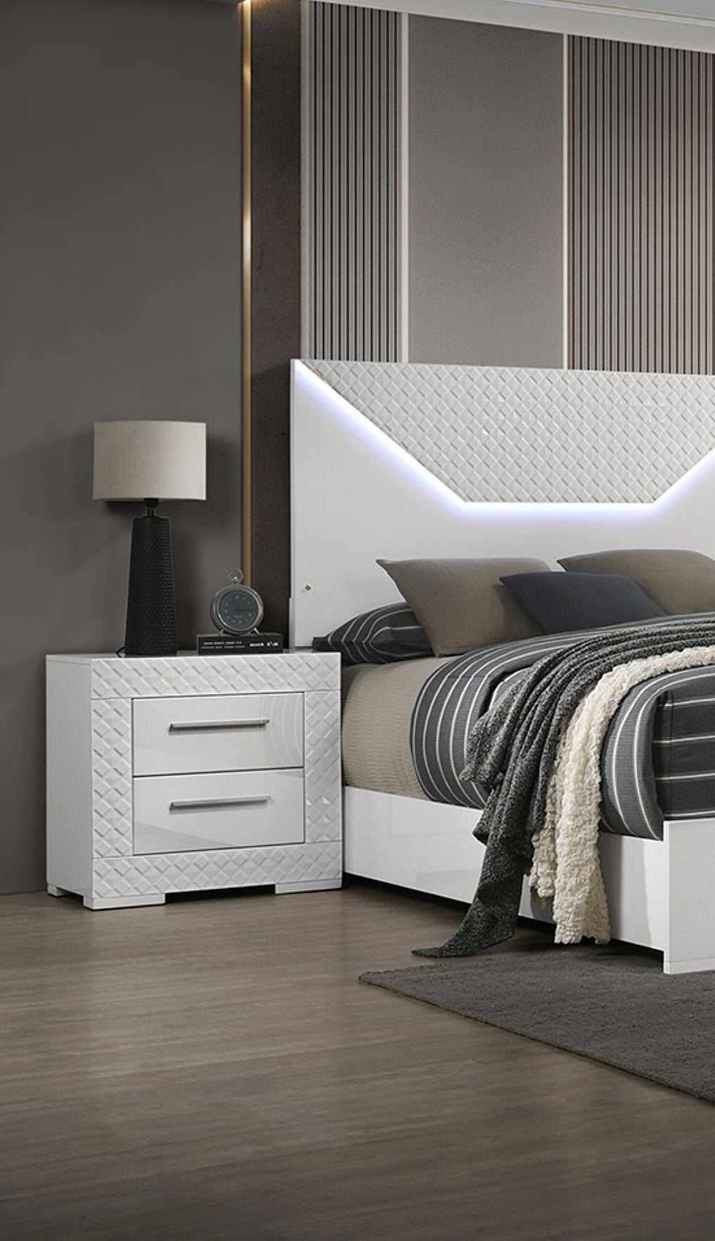 Gorgeous White 1pc Nightstand High Gloss Finish Chrome Bar Handle Bedside Table Bedroom Furniture