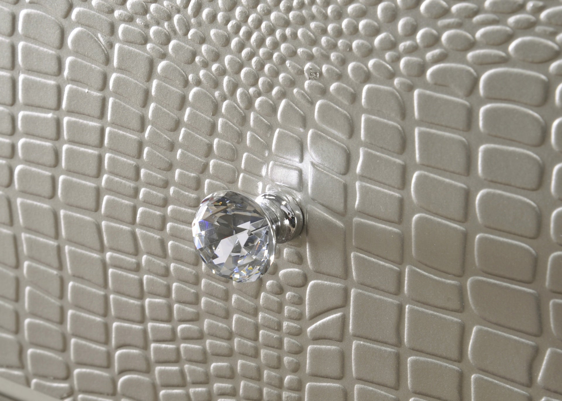1pc Modern Glam Style Champagne Finish Glam Seven Drawer Dresser Embossed Crocodile Pattern Wooden Bedroom Furniture