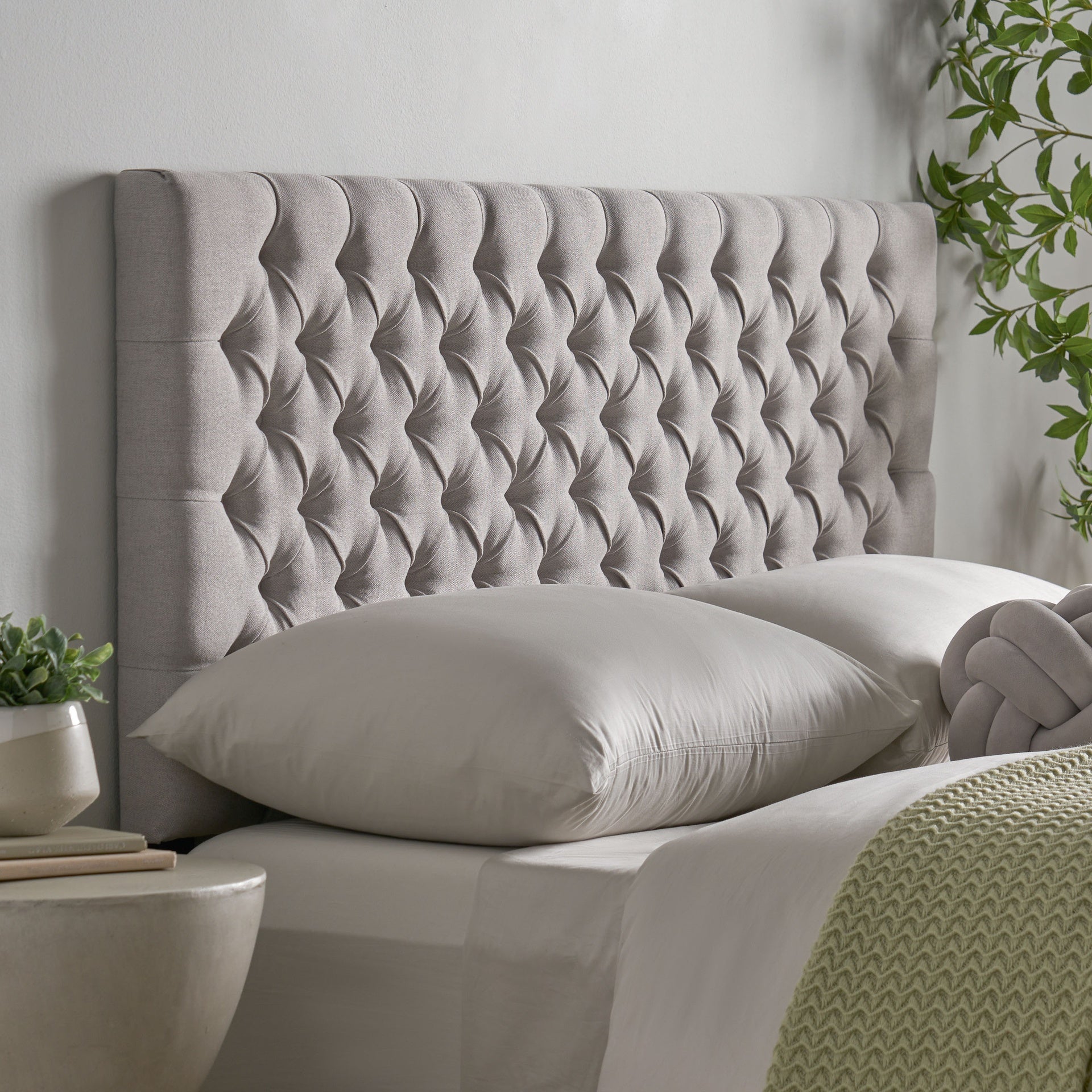 Tufted Upholstered Queen Size Bed Headboard in Modern Button Design, Adjustable Solid Wood Head Board, Solid Wood Head Board with Durable Metal Legs in Bedroom