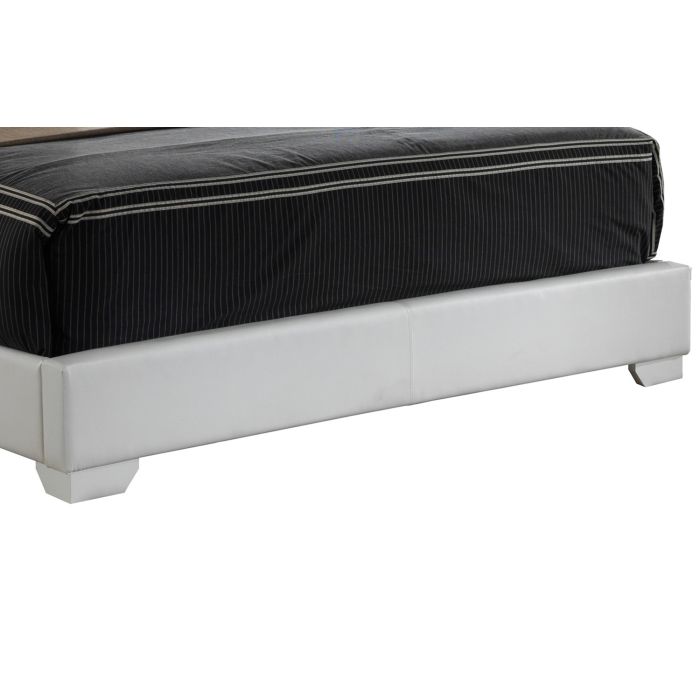 Elegant Casual Full Bed In White Finish