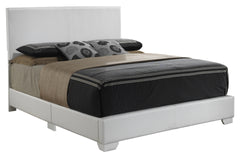 Elegant Casual Full Bed In White Finish