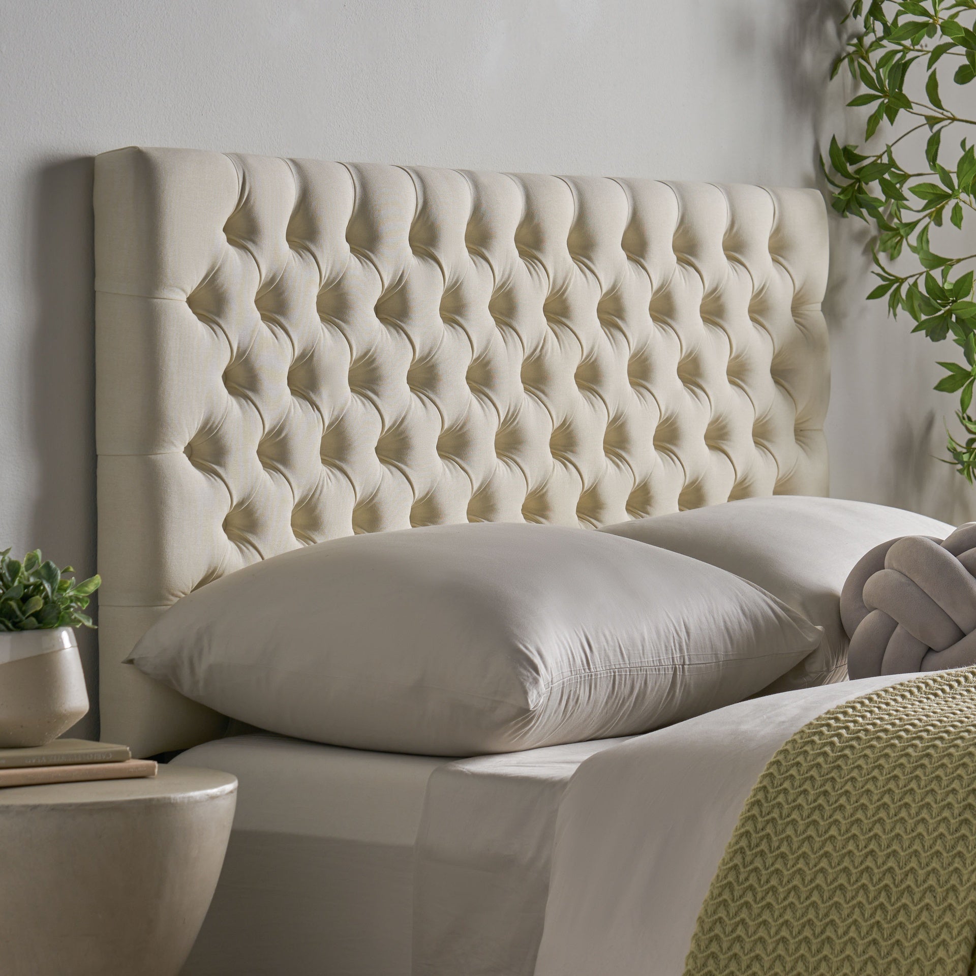 Tufted Upholstered Queen Size Bed Headboard in Modern Button Design, Adjustable Solid Wood Head Board, Solid Wood Head Board with Durable Metal Legs in Bedroom