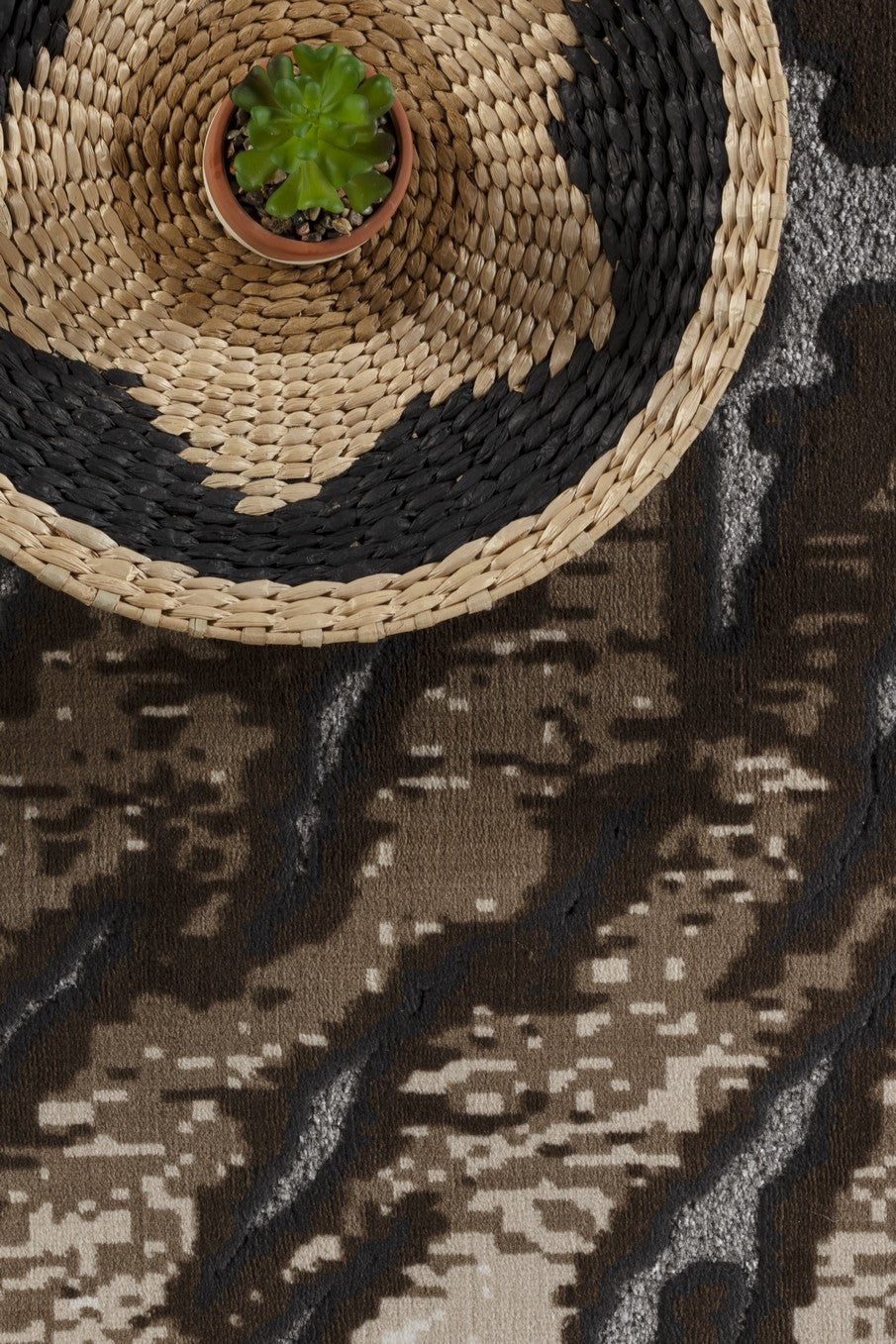 Hide GC_CHD1001 Brown 7 ft. 10 in. x 10 ft. 3 in. Area Rug