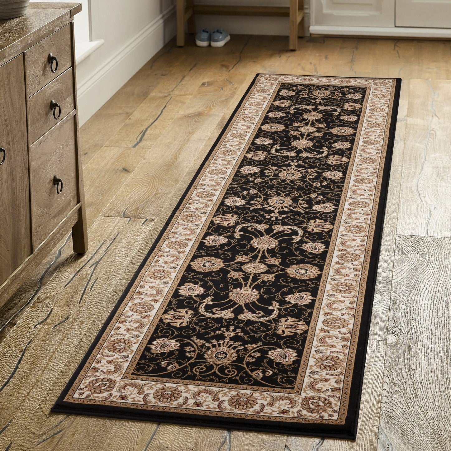 Manchester GC_HER5001 Black 2 ft. 7 in. x 9 ft. 10 in. Area Rug