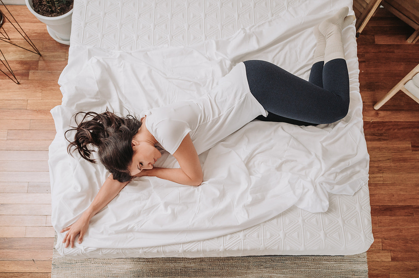Omne Sleep 8" Gel Memory Foam Mattress Twin XL in White/Dark Gray