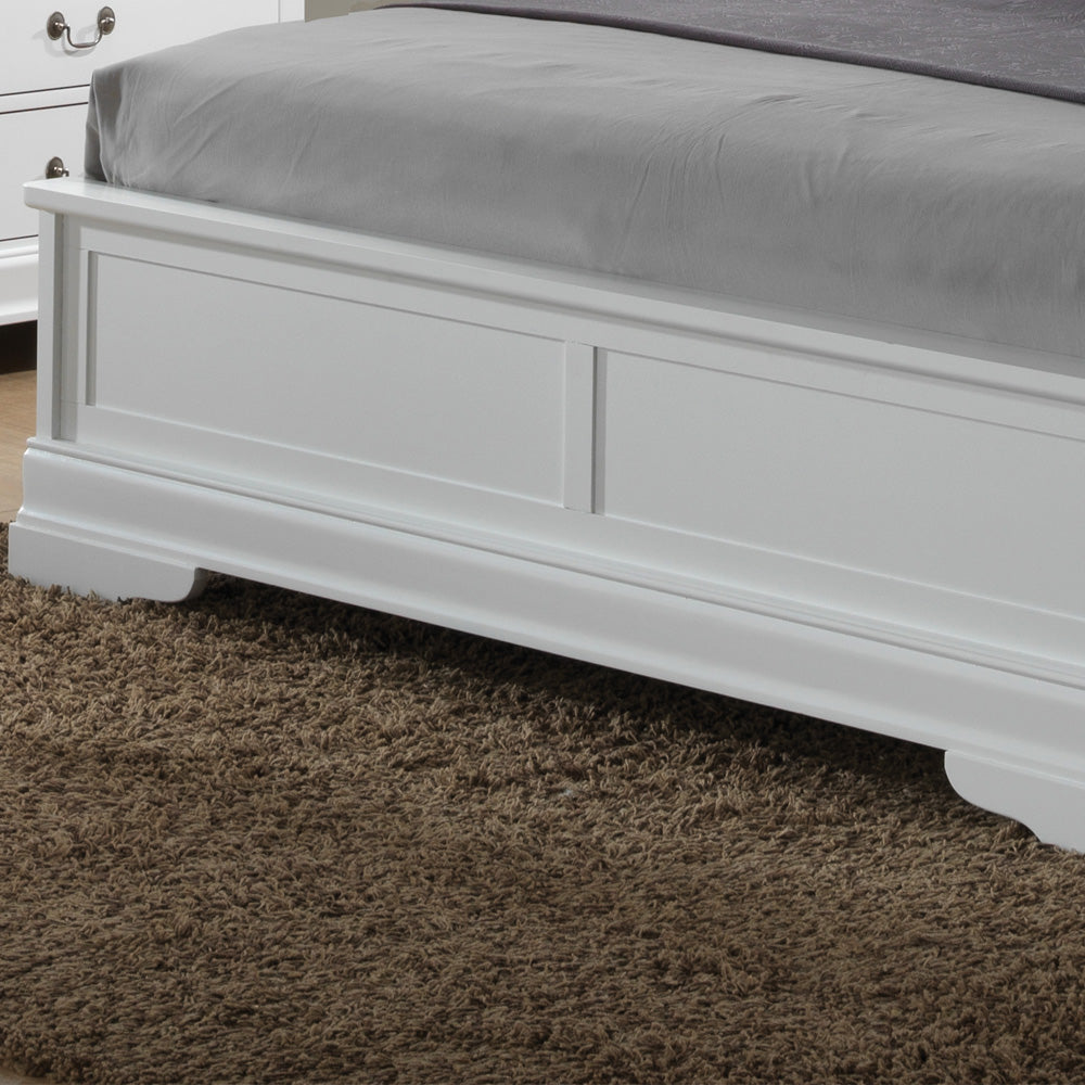 Charming Traditional King Bed In White