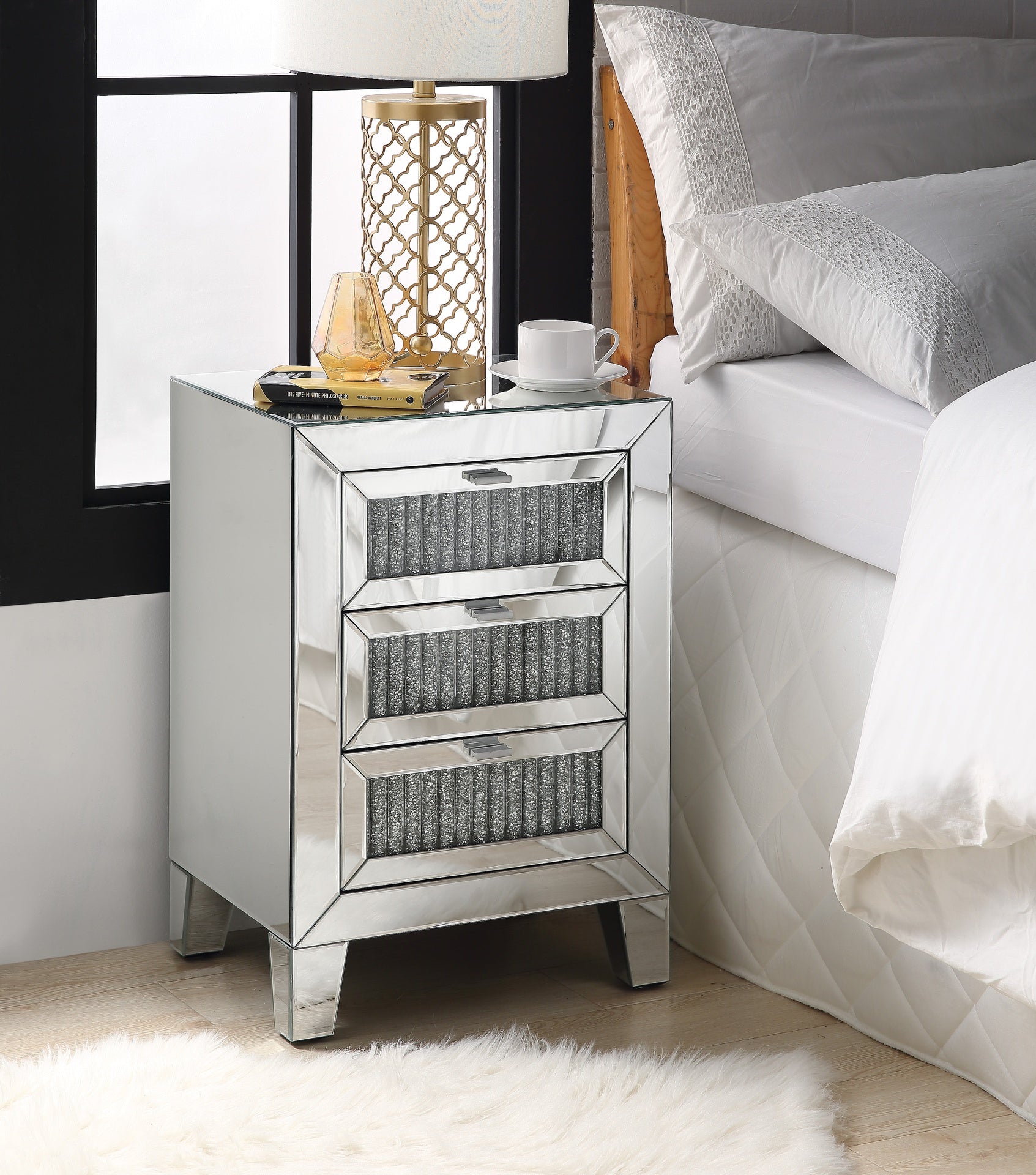 Noralie Mirrored & Faux Diamonds Accent Table (Assembled)