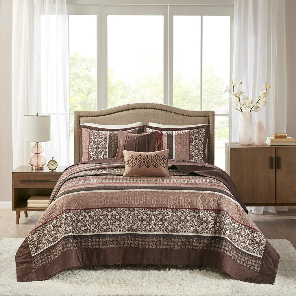 5 Piece Jacquard Quilt Set with Throw Pillows Red King/Cal King