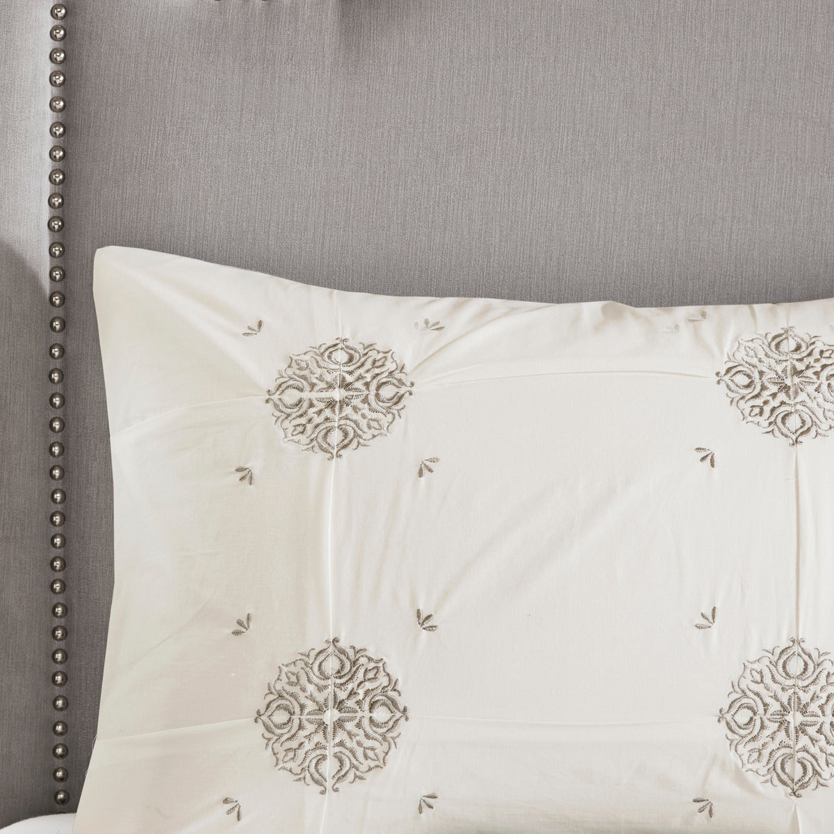 Full/Queen 4 Piece Embroidered Cotton Reversible Duvet Cover Set