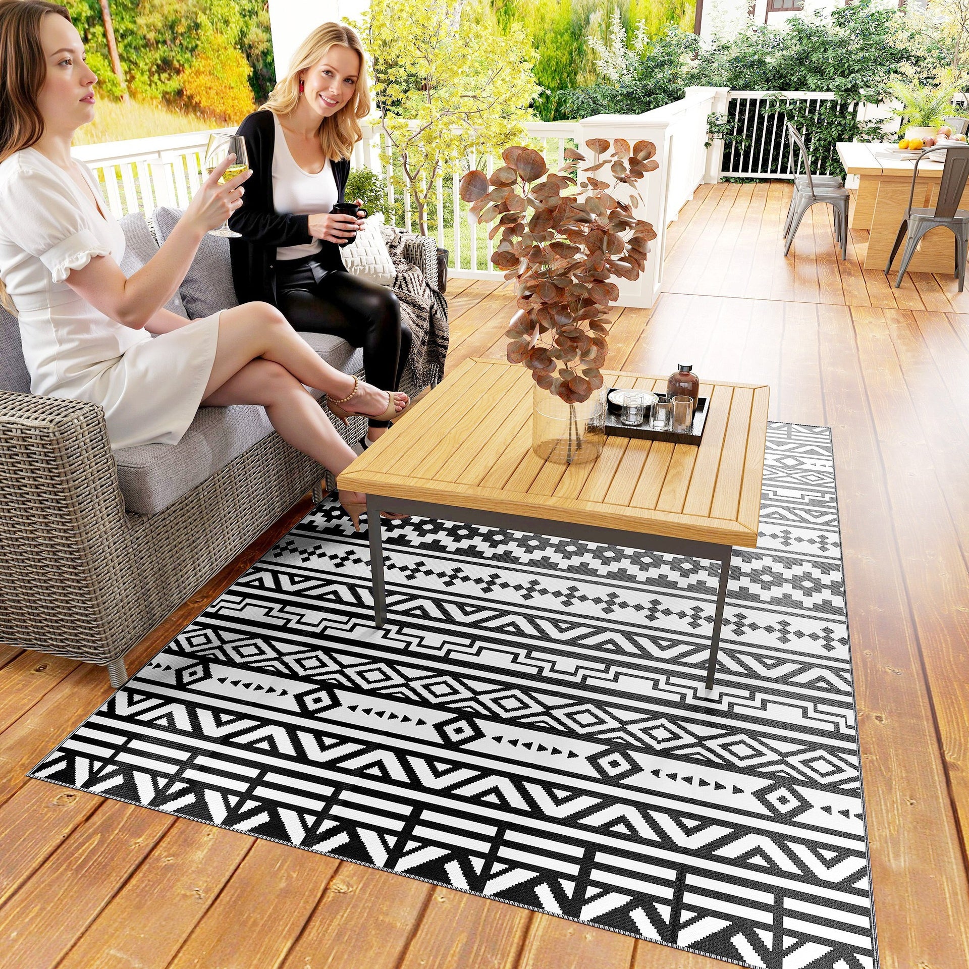 Outsunny Reversible Outdoor Rug, Waterproof Plastic Straw with Carry Bag, 6' x 9', Black & White Geometric Wall