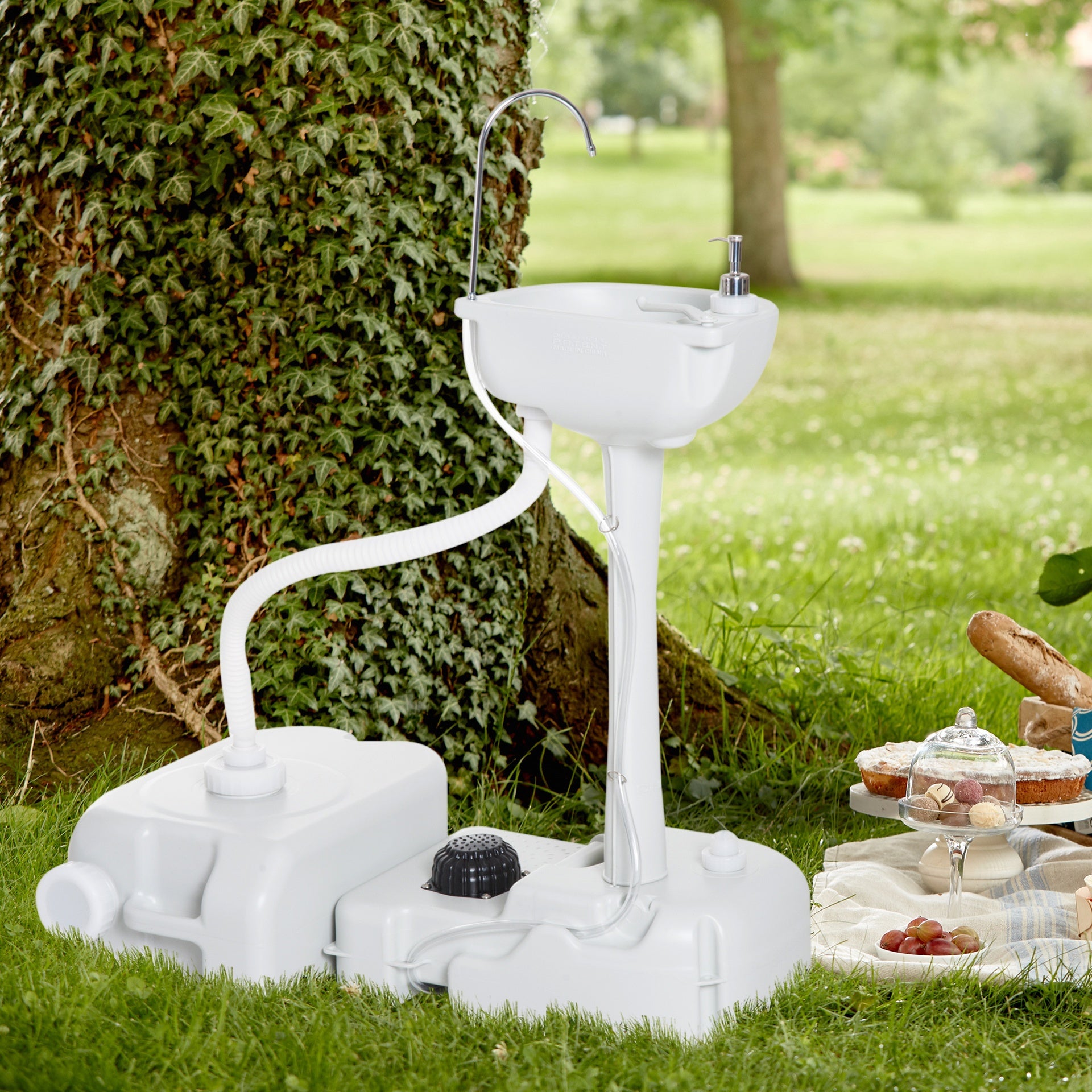 kleankin Portable Camping Sink, Handwashing Station Basin with 4.5 Gal (17 L) Tank, 6.3 Gal (24 L) Recovery Tank, Rolling Wheels & Soap Dispenser for RV, Outdoor Events, Gatherings, HDPE, White
