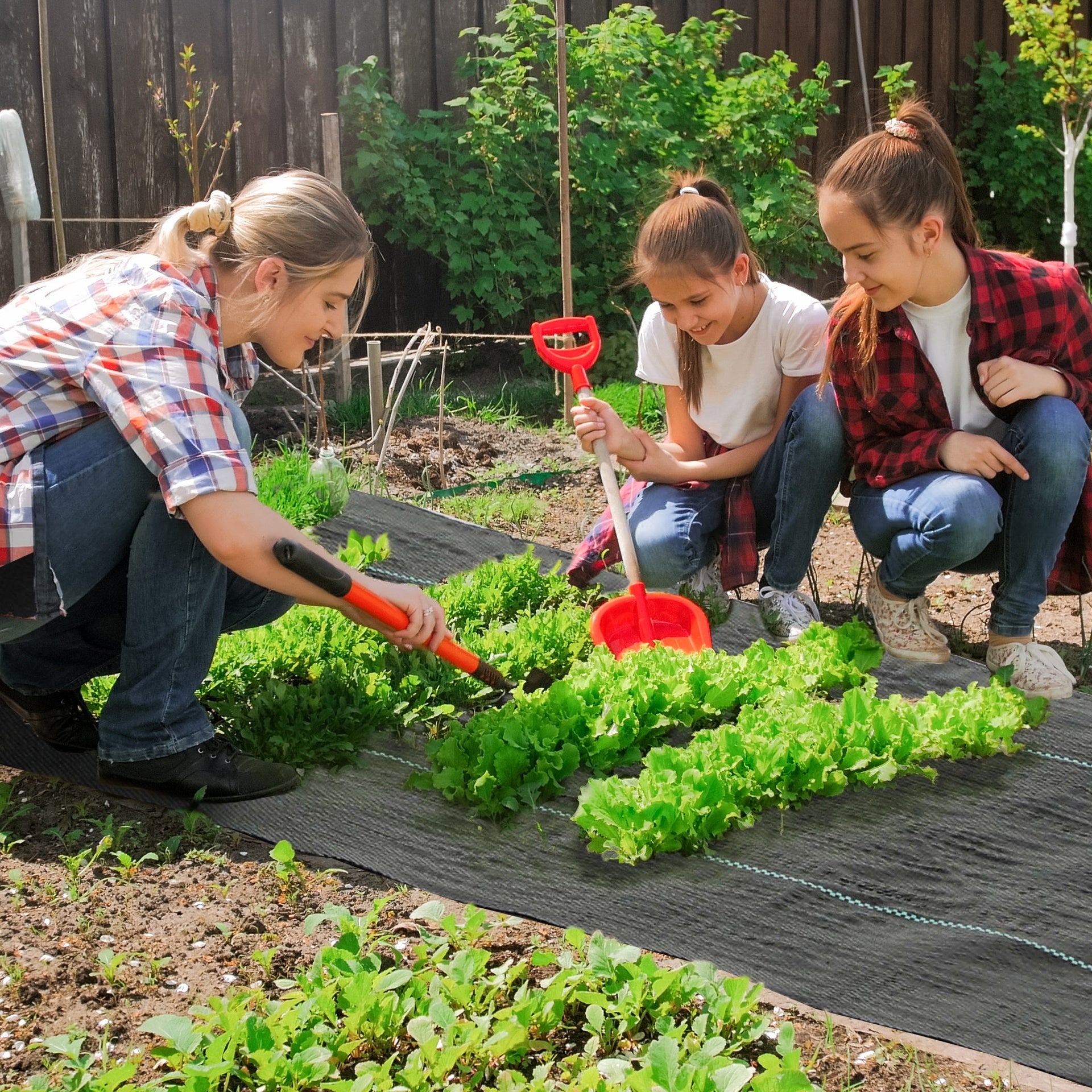 Outsunny 4FT x 300FT Weed Barrier Landscape Fabric, 5oz Heavy Duty Woven Weed Control Fabric for Landscaping
