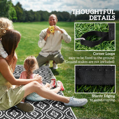 Outsunny Reversible Outdoor Rug, Waterproof Plastic Straw with Carry Bag, 9' x 18', Black & White Gourd Border