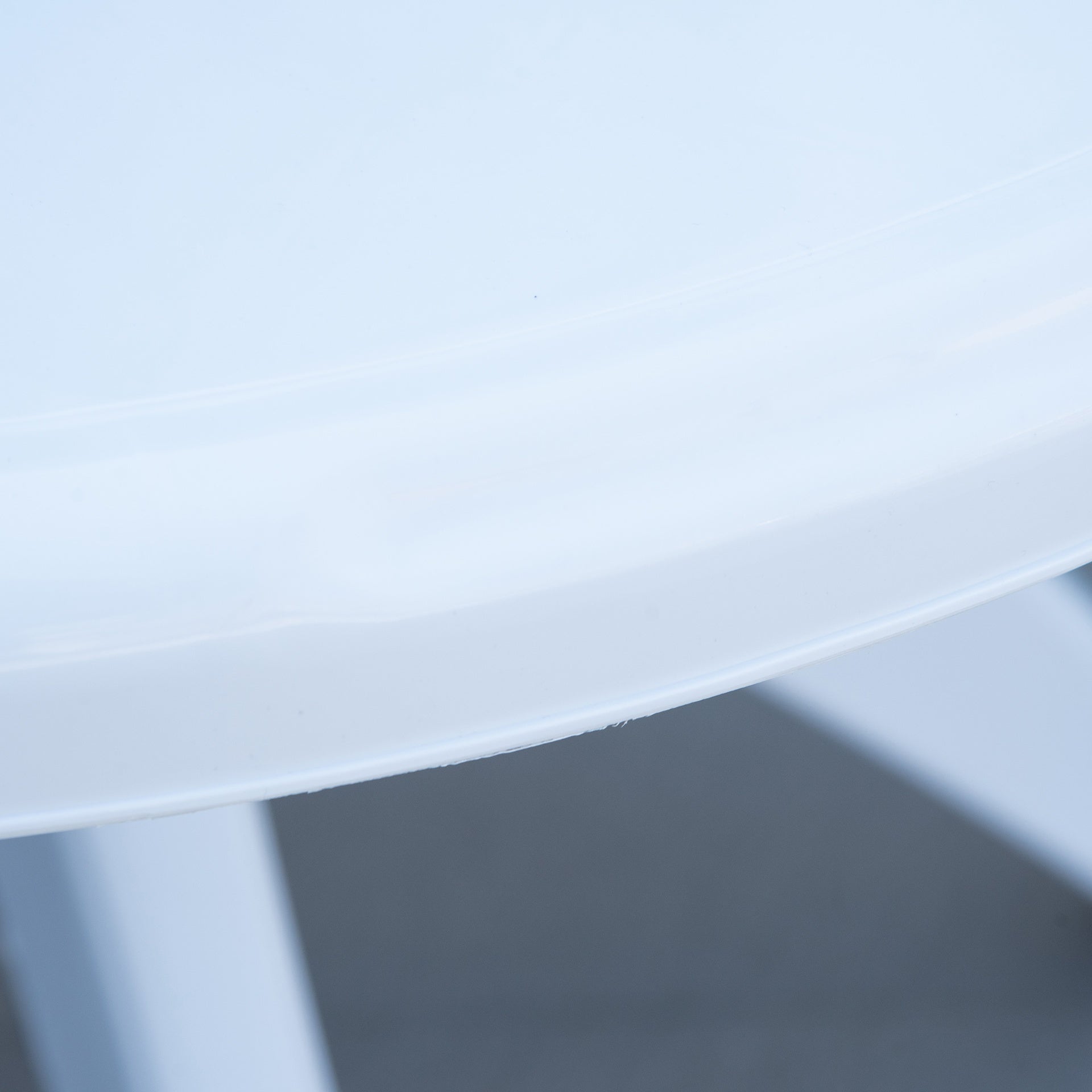 Outsunny Patio Dining Table with Umbrella Hole Round Outdoor Bistro Table for Garden Lawn Backyard, White