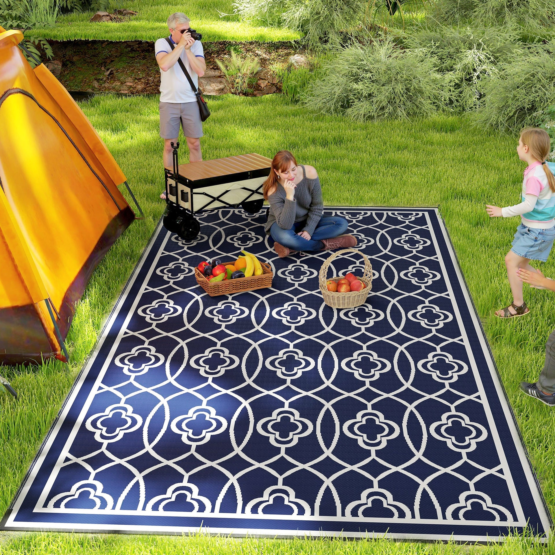 Outsunny Reversible Outdoor Rug, Waterproof Plastic Straw with Carry Bag, 9' x 18', Blue & White Lantern