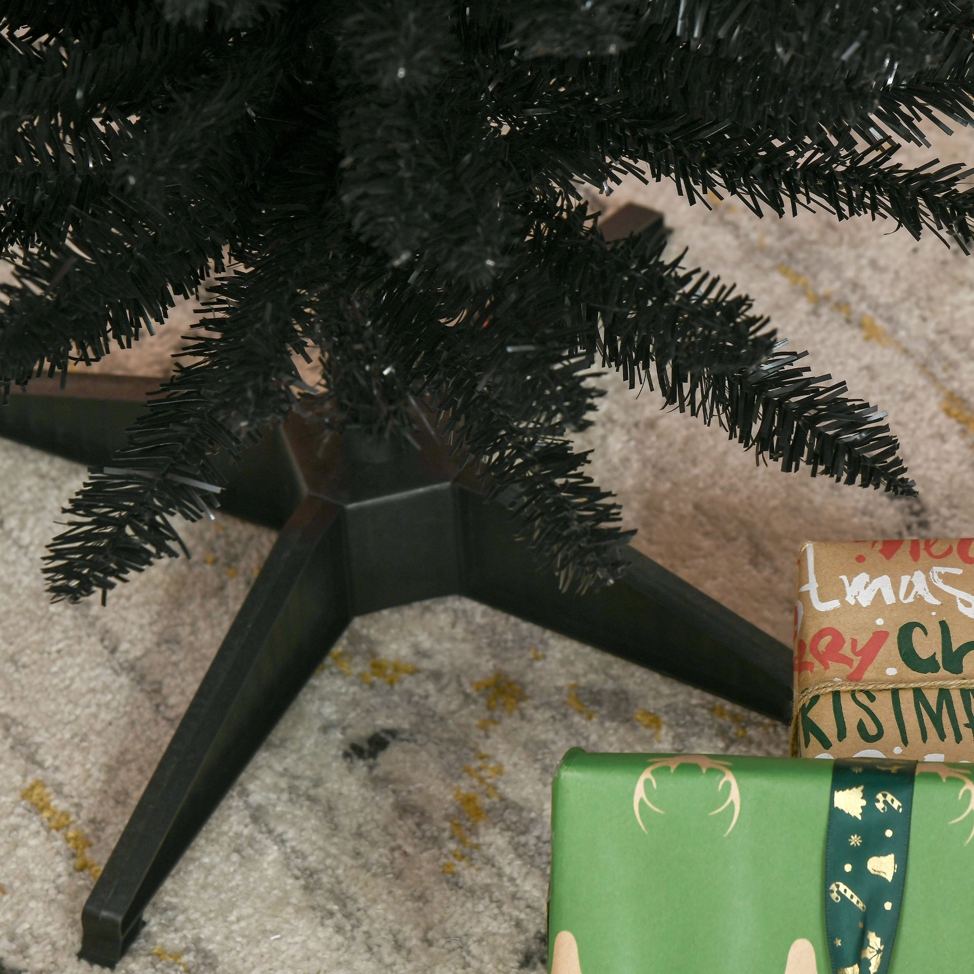 HOMCOM 5' Artificial Pencil Christmas Tree, Slim Xmas Tree with 294 Realistic Branch Tips and Plastic Stand, Black