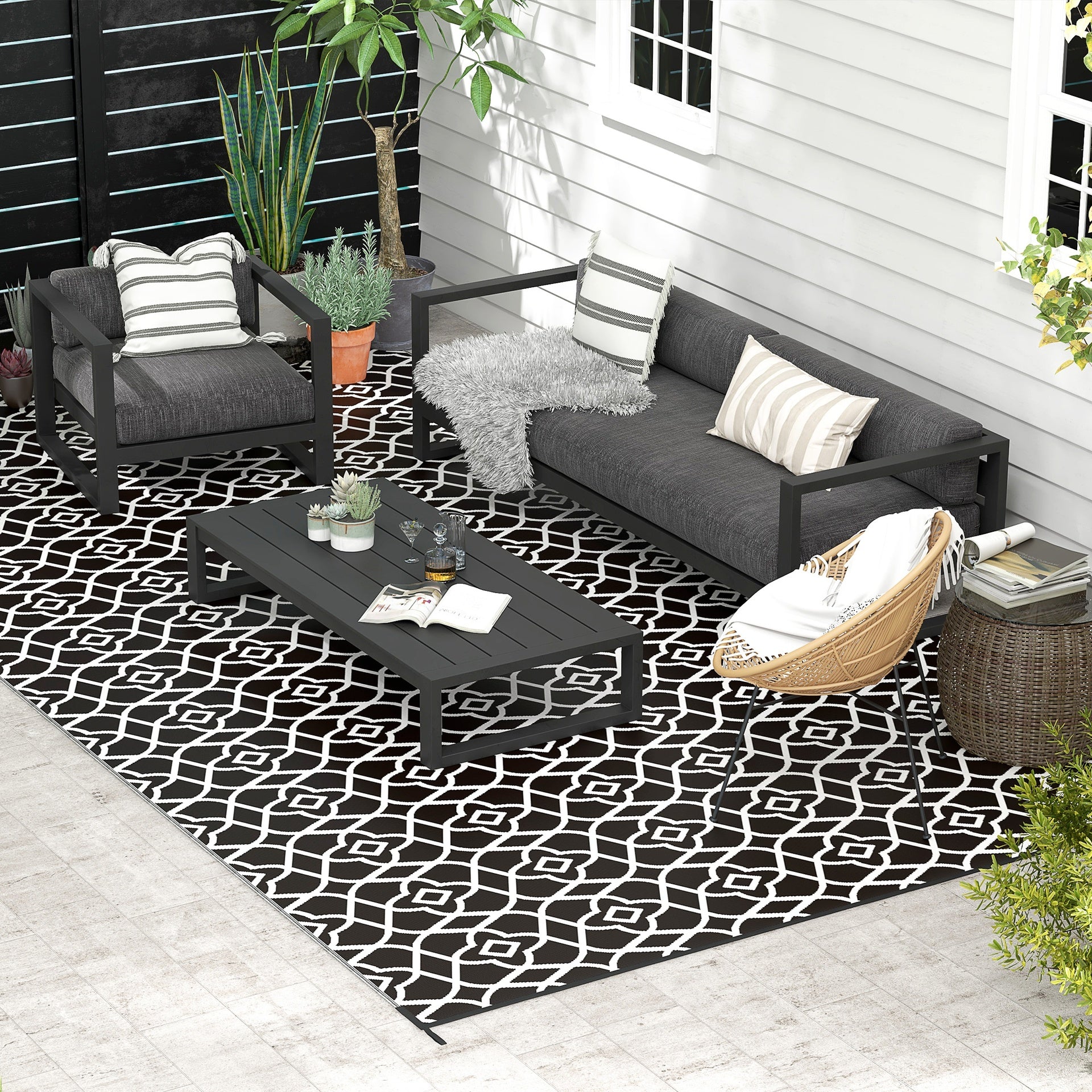 Outsunny Reversible Outdoor Rug Carpet RV Camping Rugs with Carry Bag, 9' x 18', Black & White Clover