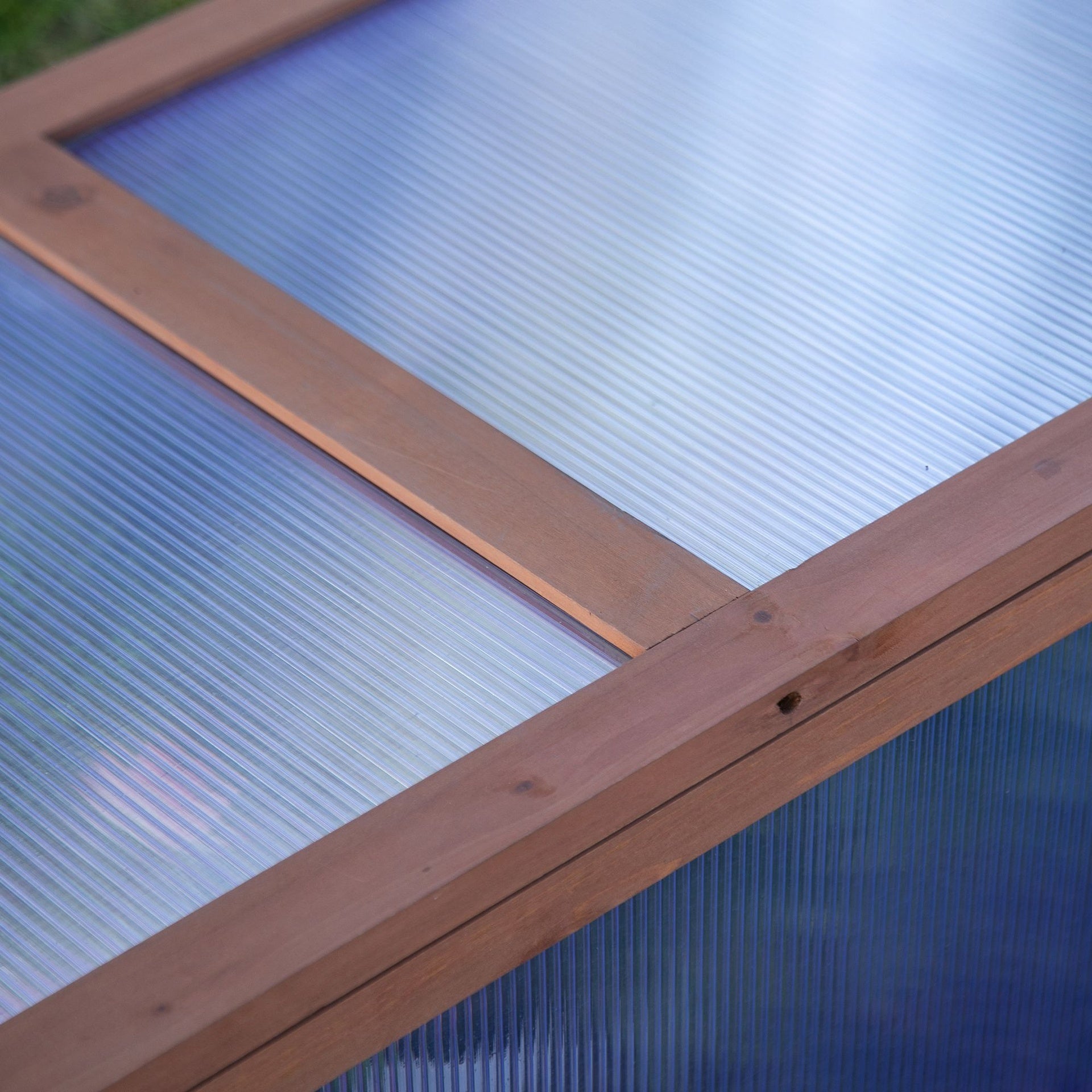 Outsunny Wooden Cold Frame Greenhouse, Mini Greenhouse with Polycarbonate Board and Solid Wood Frame, Green House Cold Frame