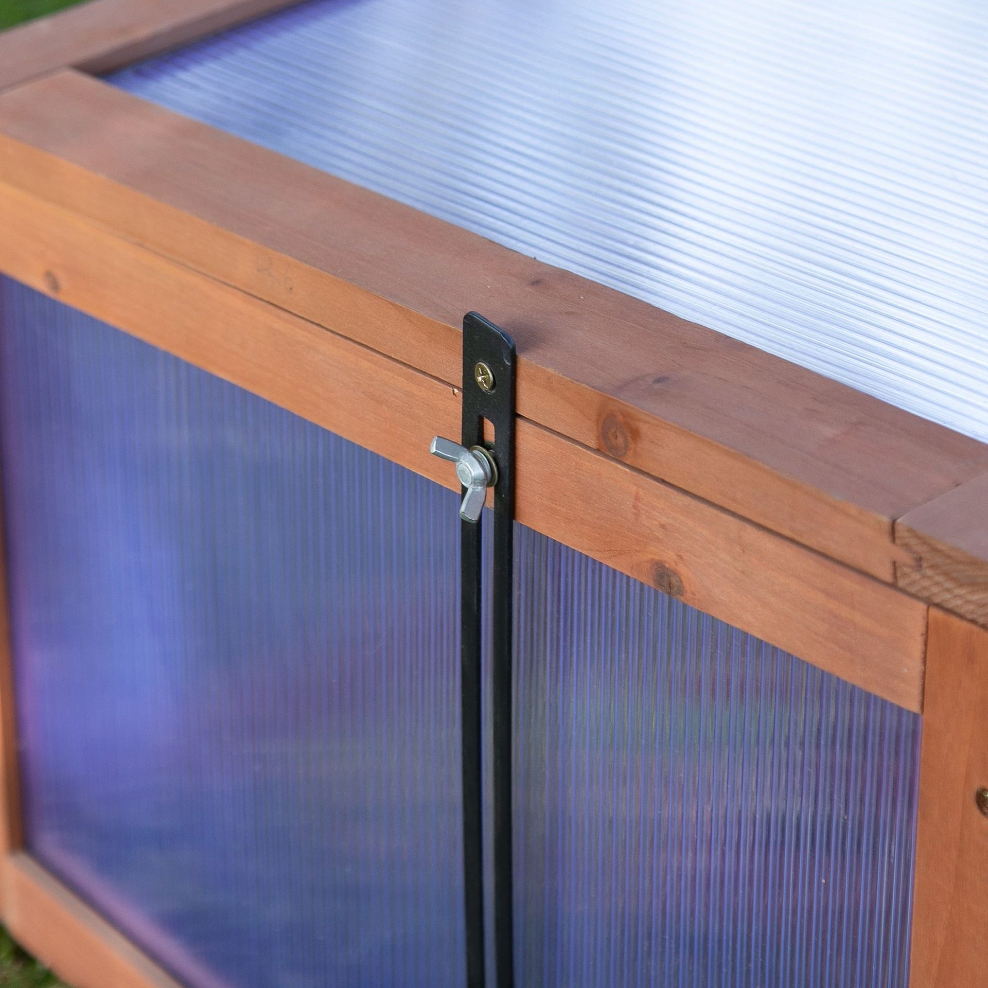 Outsunny Wooden Cold Frame Greenhouse, Mini Greenhouse with Polycarbonate Board and Solid Wood Frame, Green House Cold Frame
