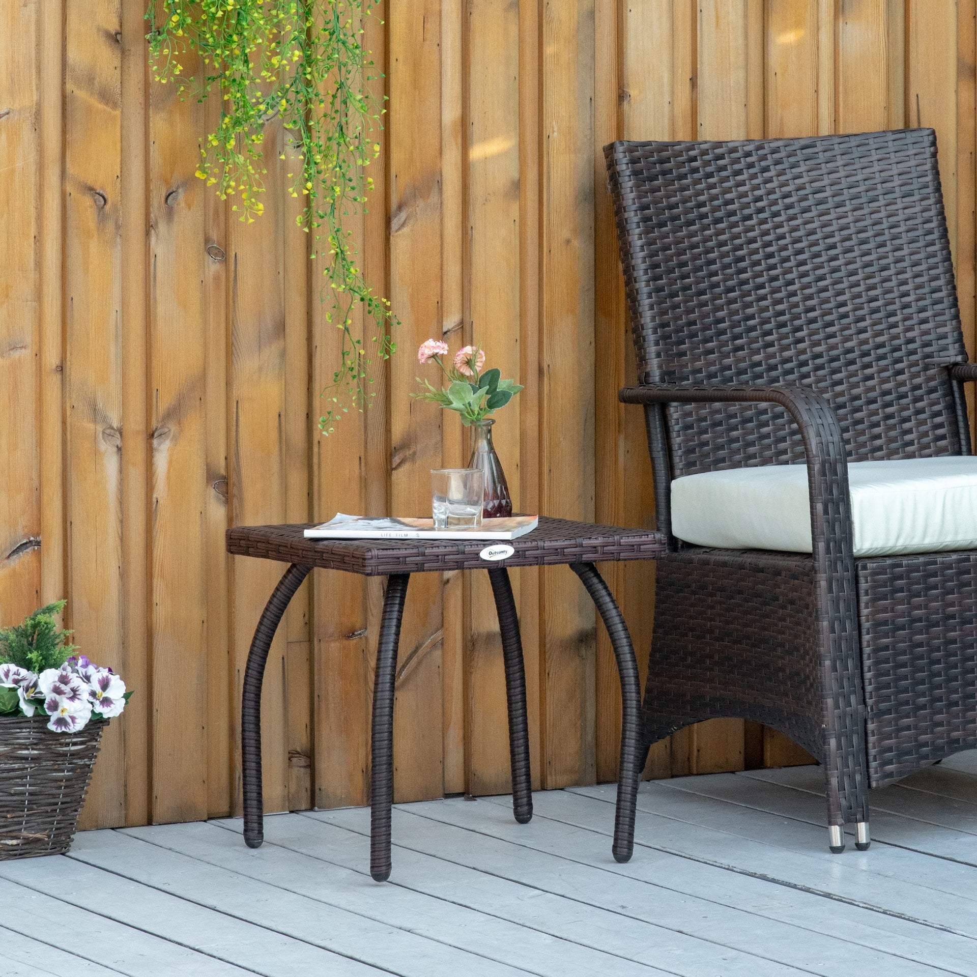 Outsunny Outdoor PE Wicker Side Table, Small Square Rattan End Table, All-Weather Material Coffee Table for Garden, Balcony, Backyard, Brown