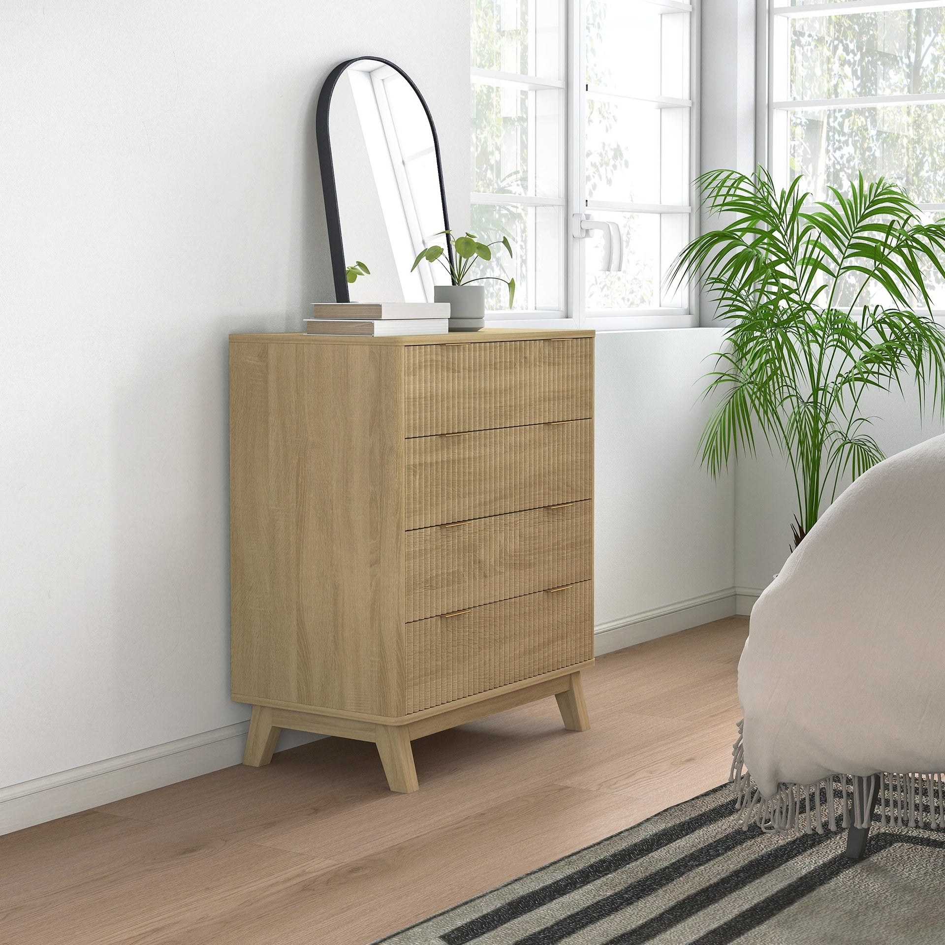 HOMCOM 4 Drawer Double Dresser for Bedroom, Fluted Chest of Drawers with Gold Finger Pulls and 4 Wood Legs, Natural Wood
