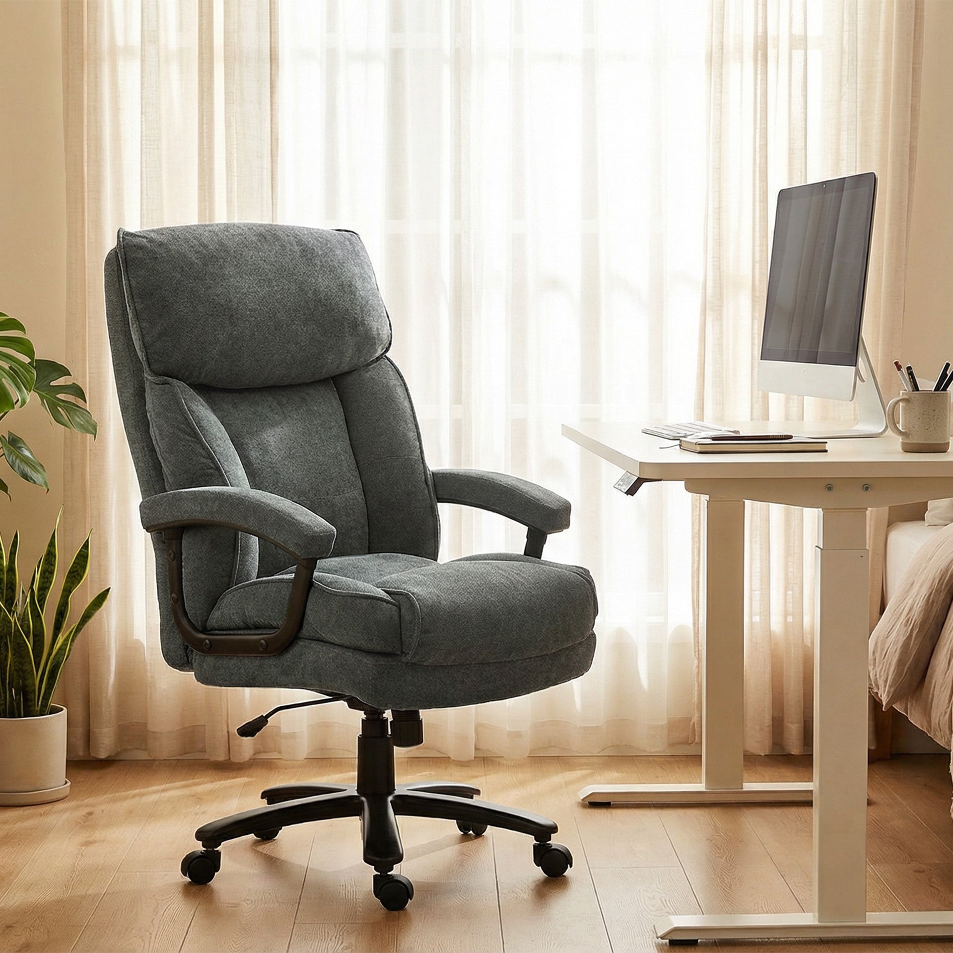 HOMCOM Big and Tall Executive Office Chair, Up to 450 lbs. Heavy Duty Desk Chair, Computer Chair for Heavy People, Gray