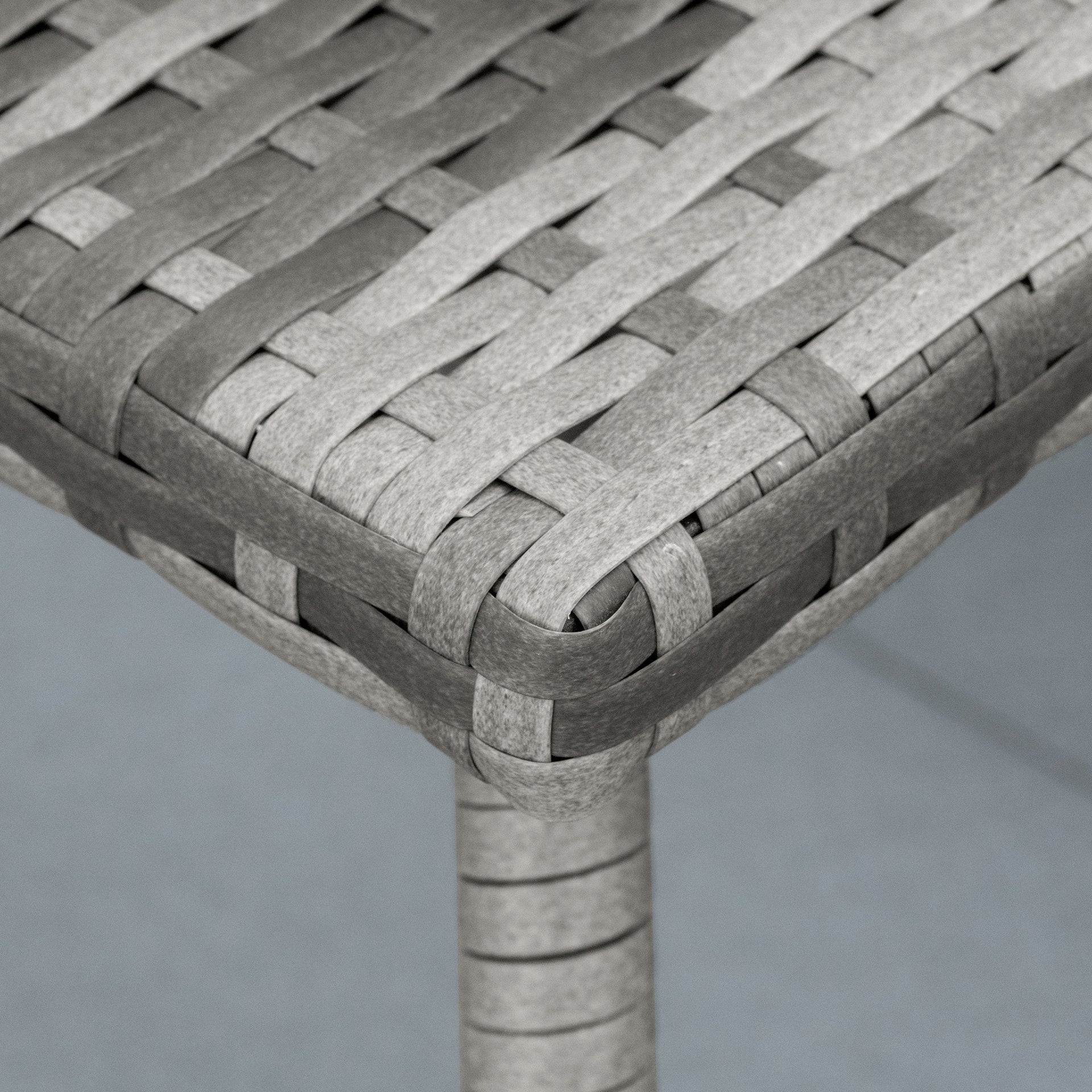 Outsunny Outdoor PE Wicker Side Table, Small Square Rattan End Table, All-Weather Material Coffee Table for Garden, Balcony, Backyard, Grey