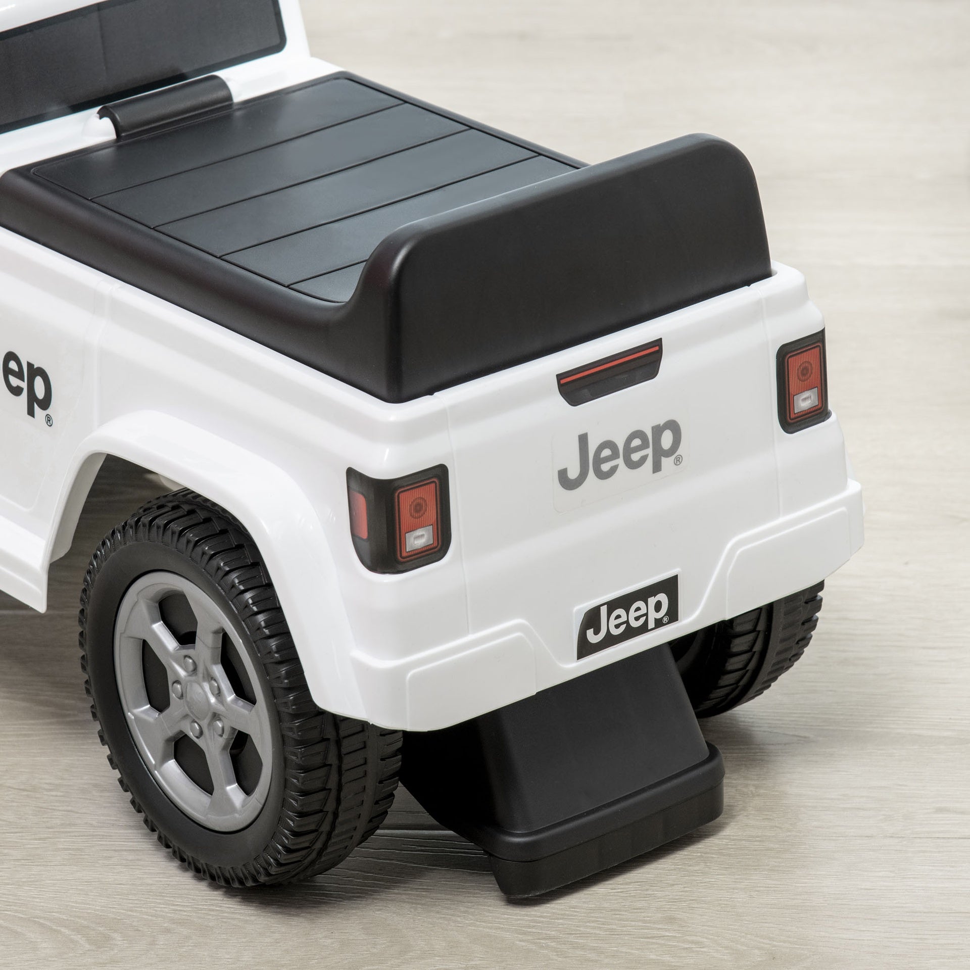 Aosom Kids Ride on Push Car, with Engine Sounds & Under-Seat Storage, Foot-to-Floor Ride on Sliding Car with Horn, Sit and Scoot Ride on Toy, Ages 1.5-3 Years, White