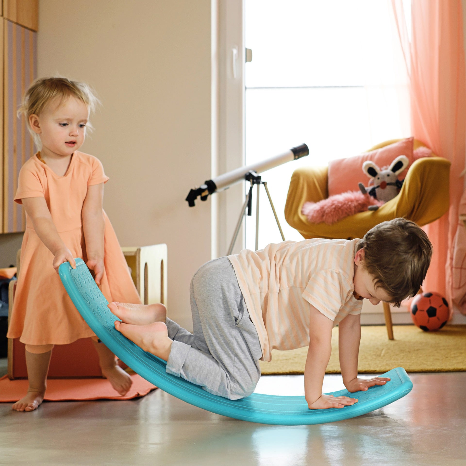 Qaba 32.3" Balance Board, Wobble Board for Kids & Toddlers, Montessori Waldorf Toy for Ages 3-6 Years Old, Blue