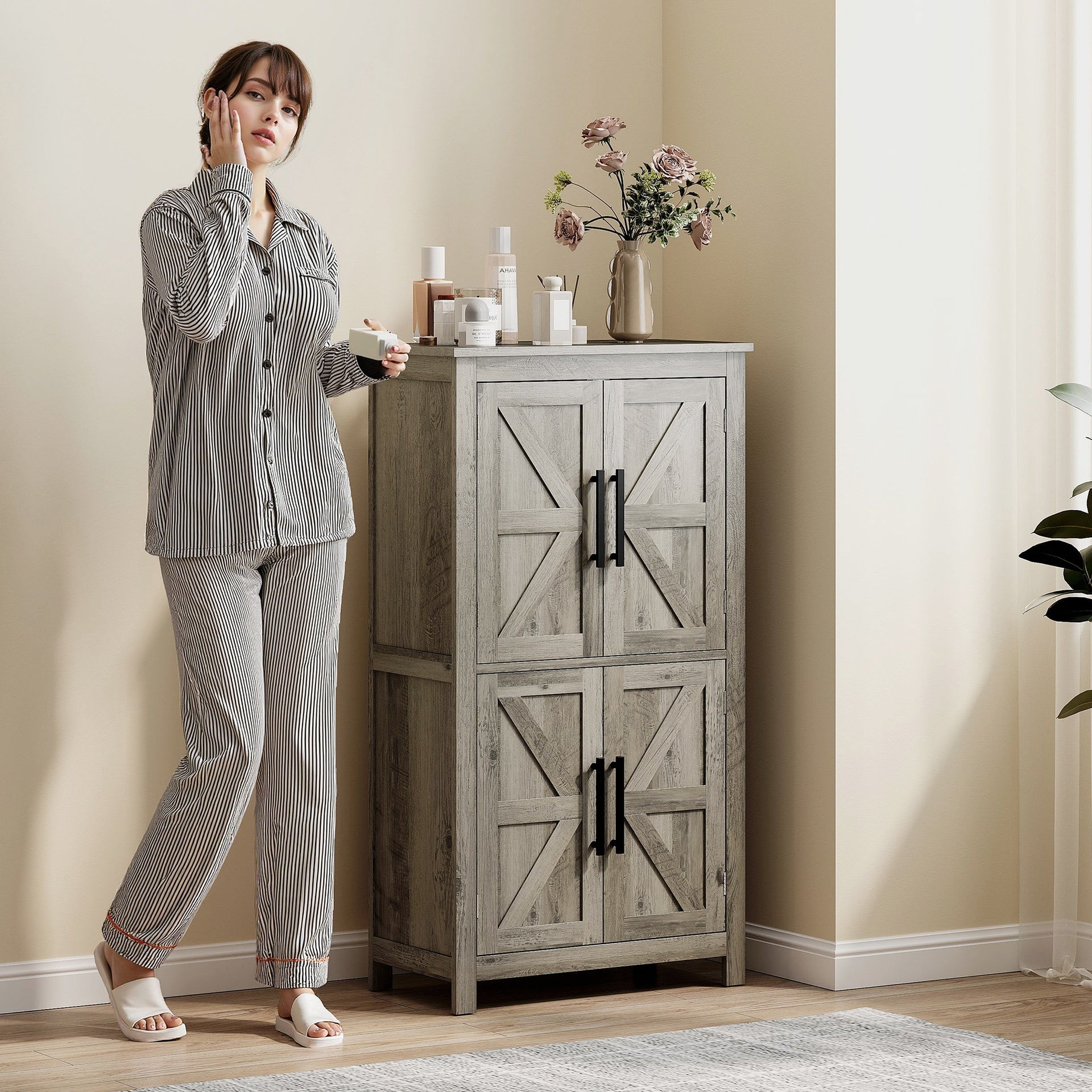HOMCOM Bathroom Floor Storage Cabinet, Farmhouse Bathroom Cabinet with 4 Doors and Adjustable Shelf, Light Gray