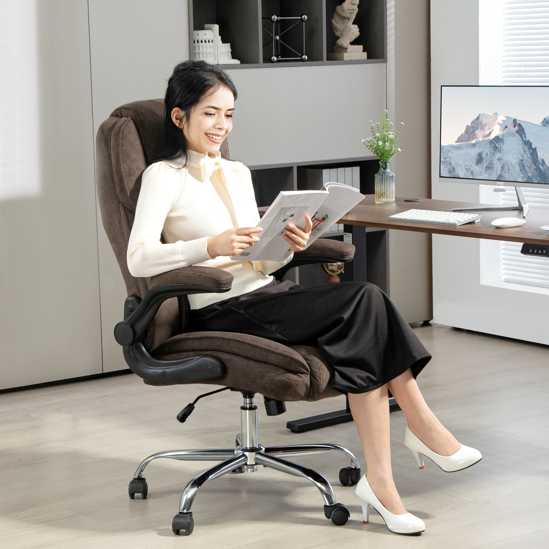 HOMCOM Executive Office Chair, Desk Chair with Flip-up Armrest, Diamond Fabric Computer Chair for Home Office, Dark Brown
