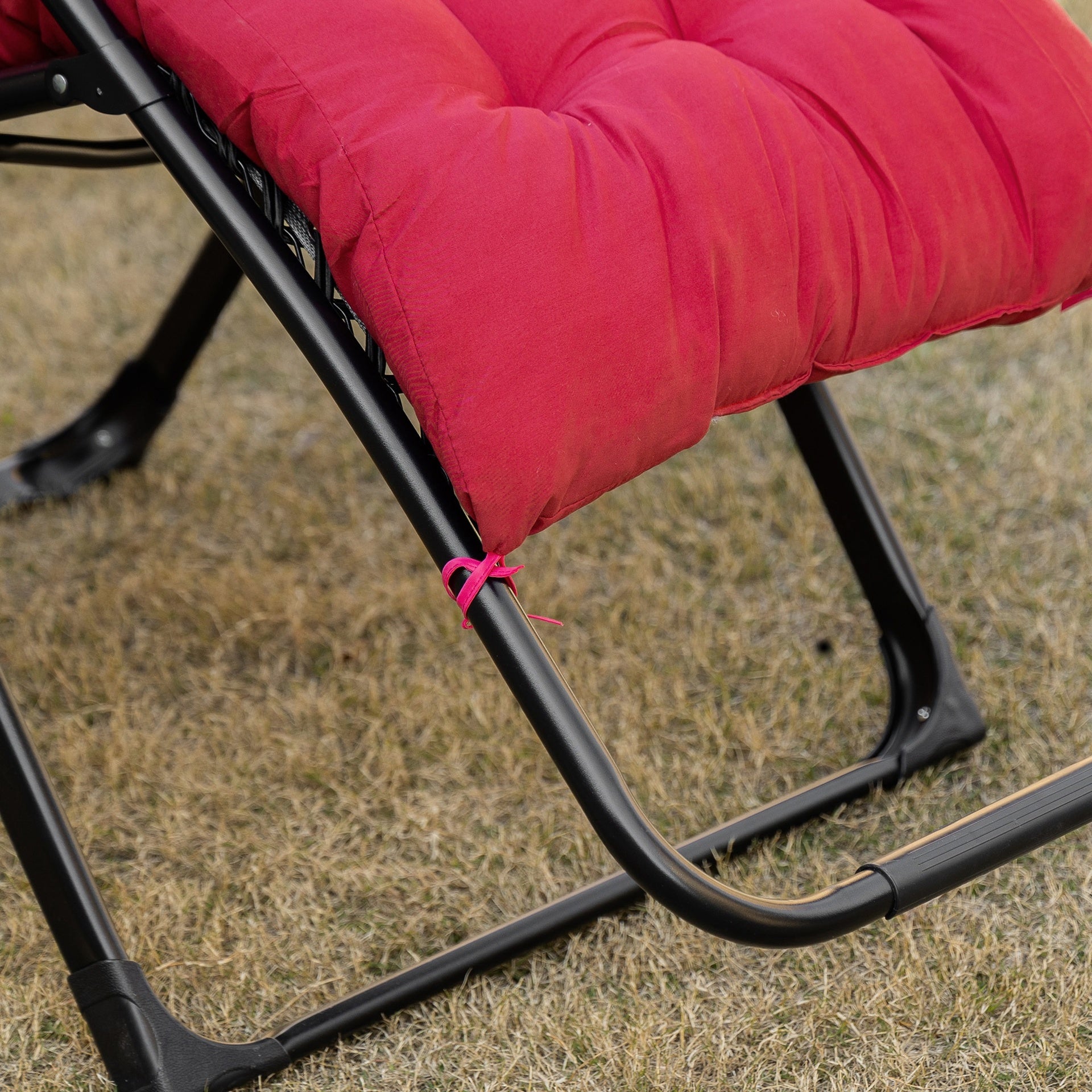 Outsunny Padded Zero Gravity Chair, Folding Recliner Chair with Cup Holder Cushion, Red