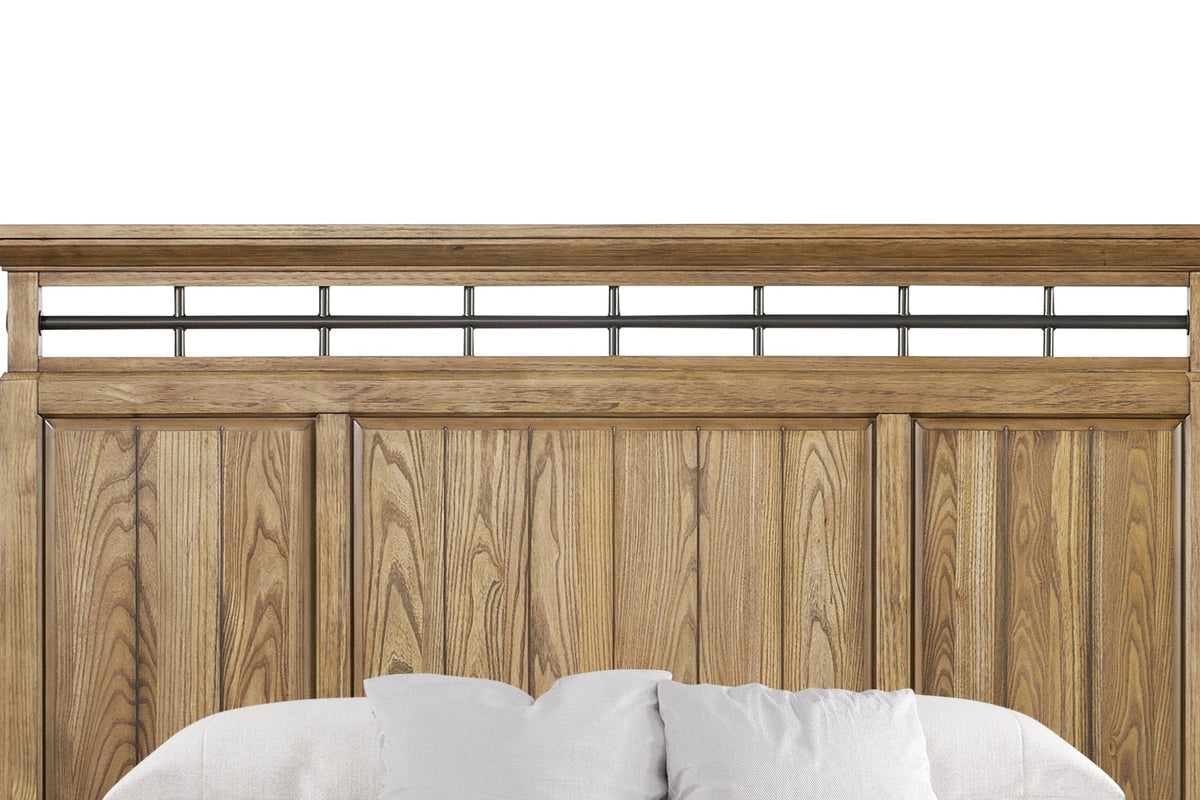 King Panel Bed w/ Bench - Caramel Finish