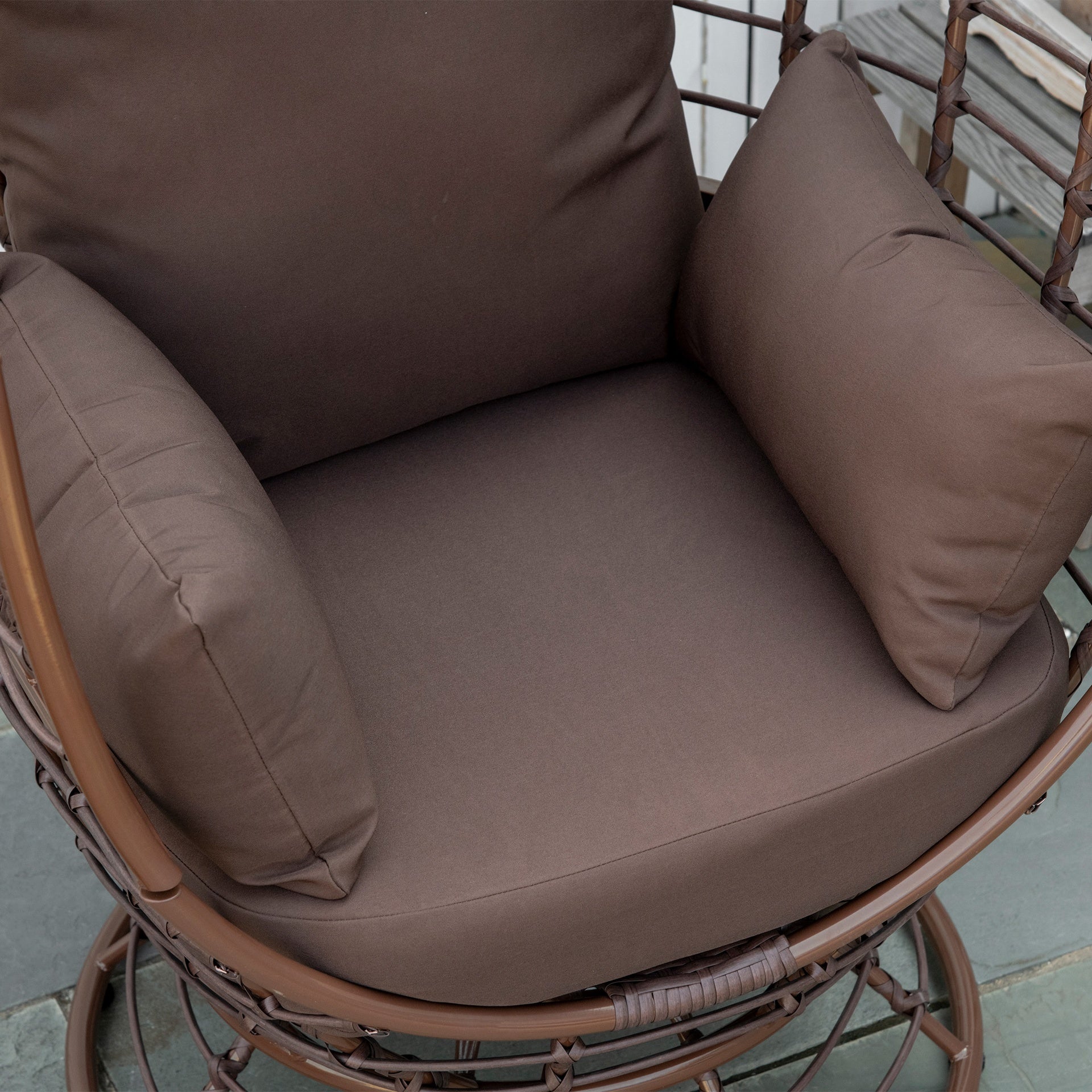 Outsunny Wicker Egg Chair, 360 Rotating Indoor Outdoor Boho Basket Seat with Cushion and Pillows for Backyard, Porch, Patio, Garden, Handwoven All-Weather PE Rattan, Steel Frame, Brown