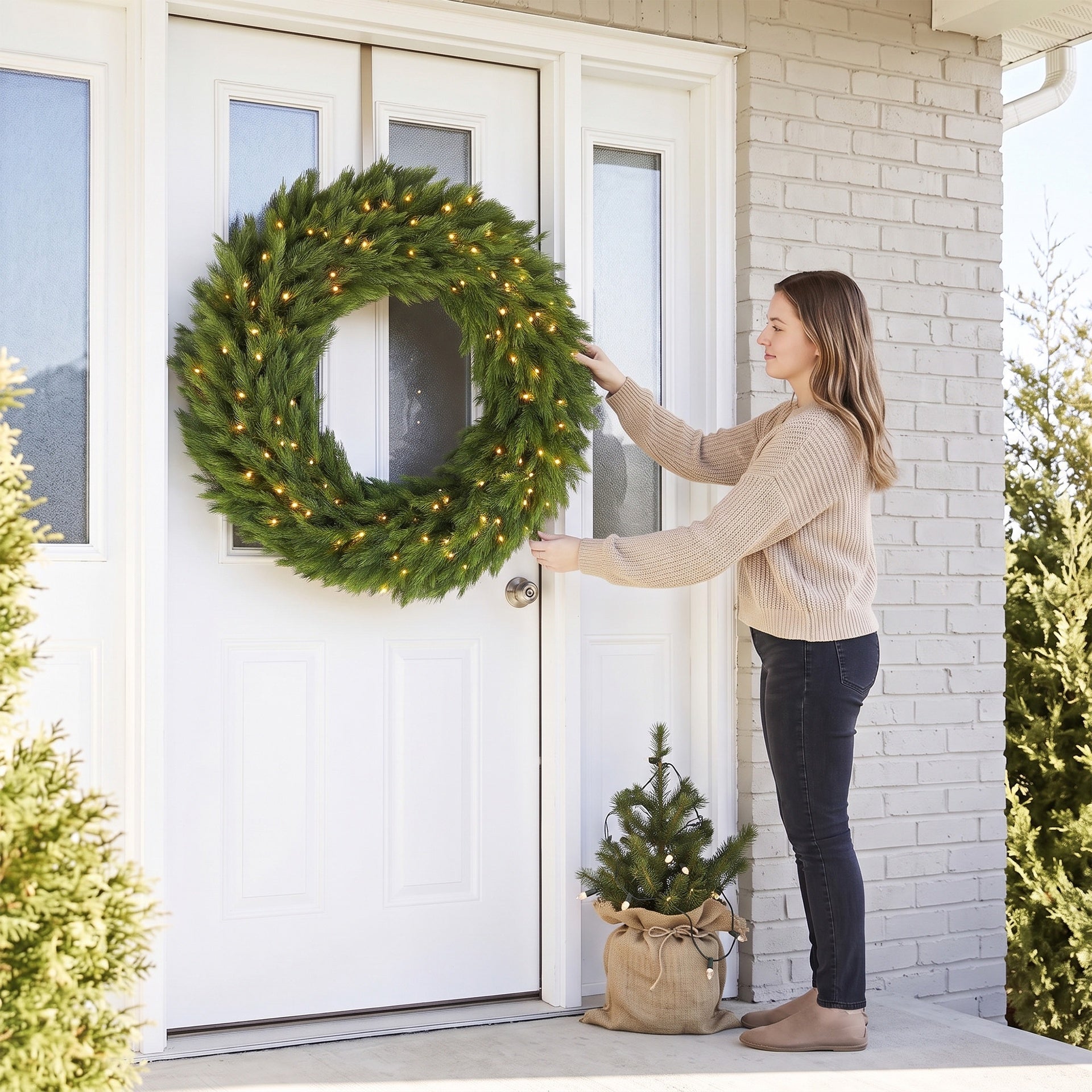 HOMCOM Christmas Decoration, 48 in Pre-Lit Norwegian Spruce Artificial Christmas Wreath with 150 LED Lights, Green
