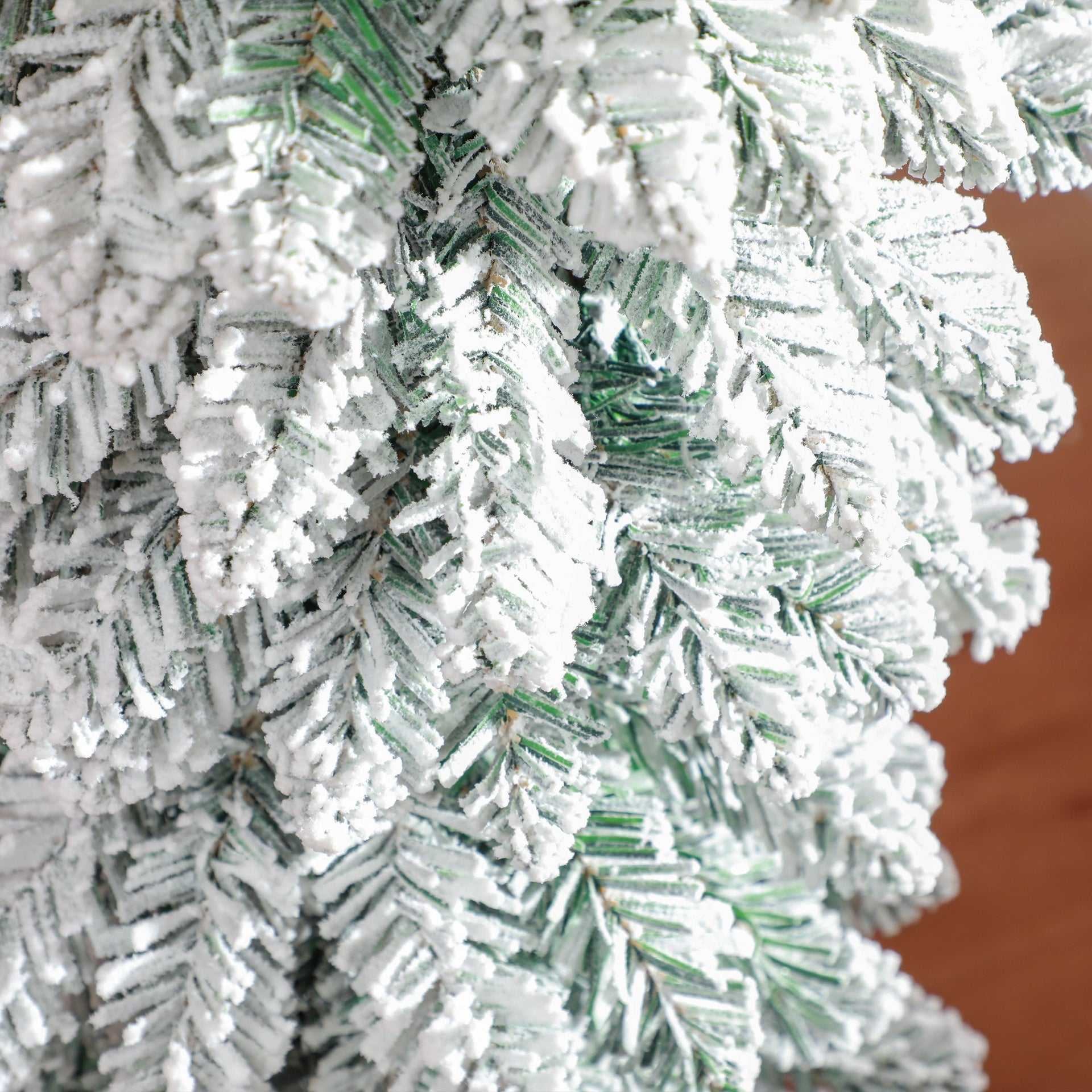 HOMCOM 5' Tall Unlit Slim Pencil Xmas Tree, Snow-Flocked Artificial Christmas Tree with Realistic Branches and 301 Tips, Green
