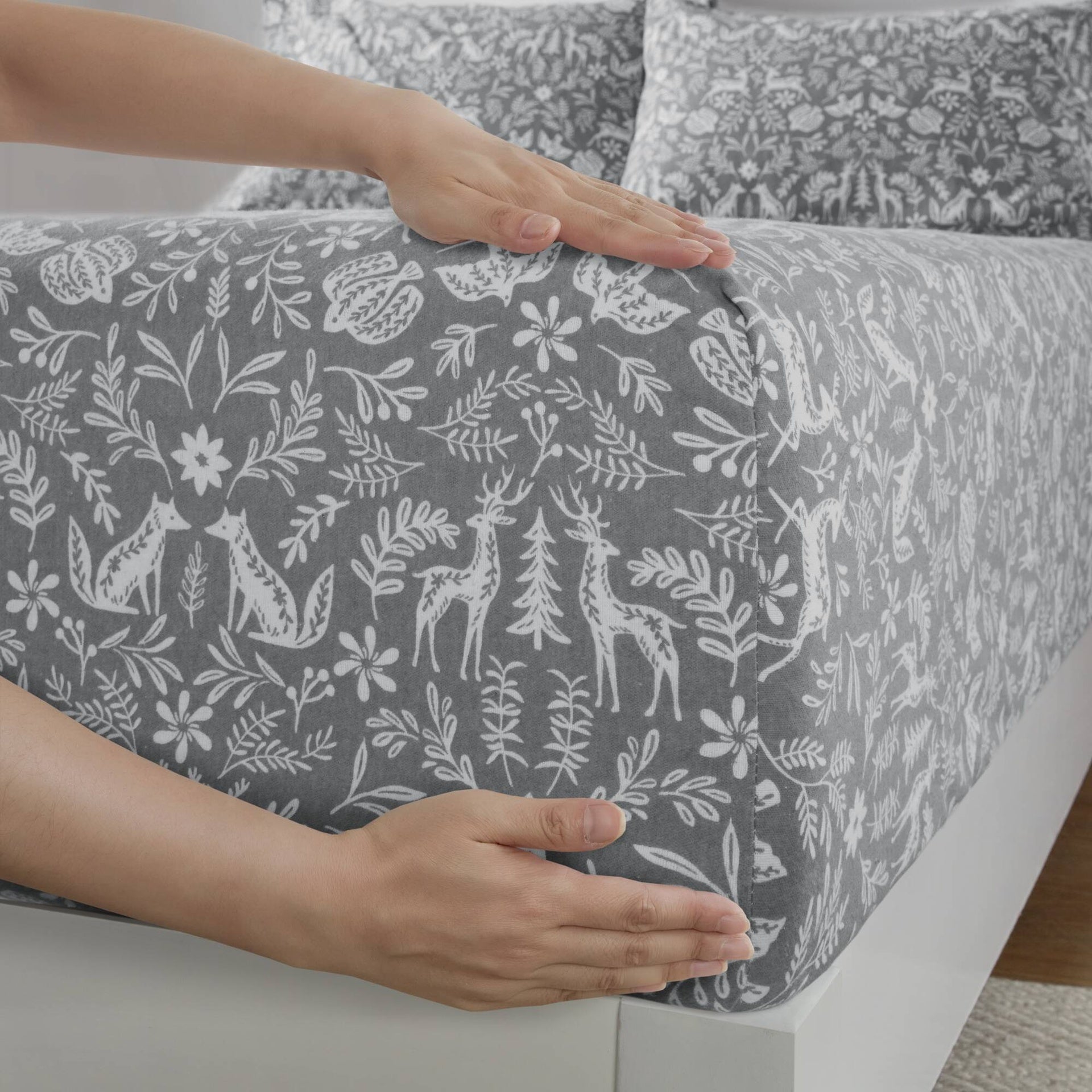 4 Pieces Cal King 100%   Printed Sheet Set,Sage Winter Fauna