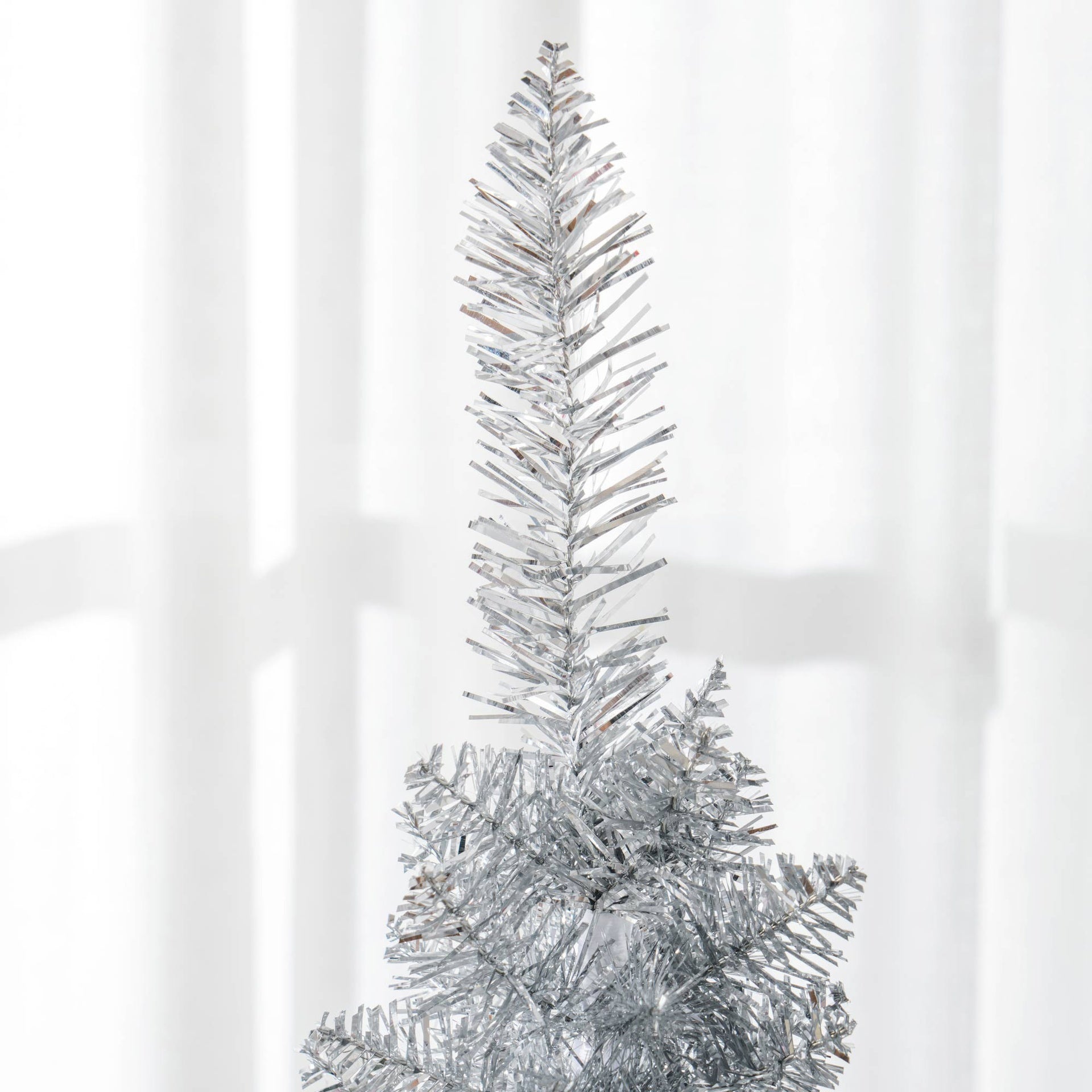HOMCOM 5ft Unlit Pencil Artificial Christmas Tree with Realistic Branches and 294 Tips, Plastic Base, Silver