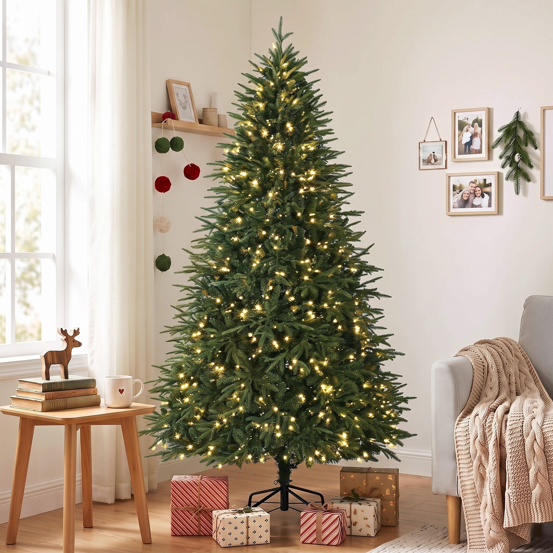 HOMCOM 7.5ft Pre-lit Classic Artificial Christmas Tree with 3,719 Branch Tips 1000 Warm White LED Lights, Green