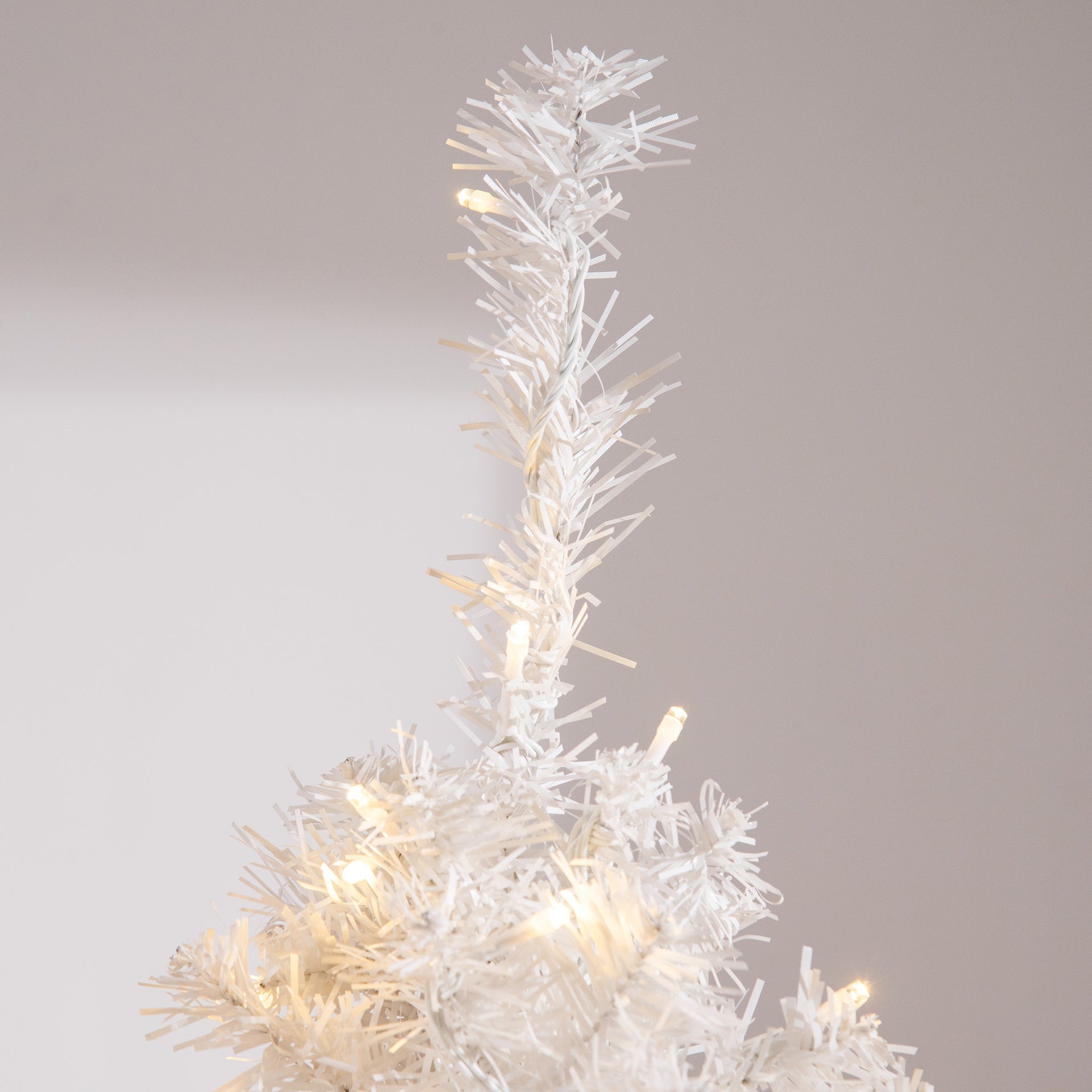 HOMCOM 6 FT Tall PreLit Artificial Christmas Tree with Realistic Branches, 250 Warm White LED Lights and 1000 Tips, White