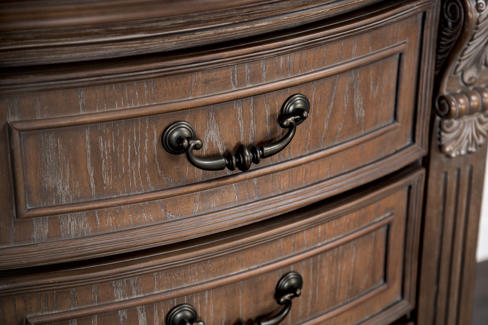 Luxurious Traditional Look 1pc Nightstand Weather Oak Finish Curved Detail Bedroom Furniture Solid wood Bedside Table