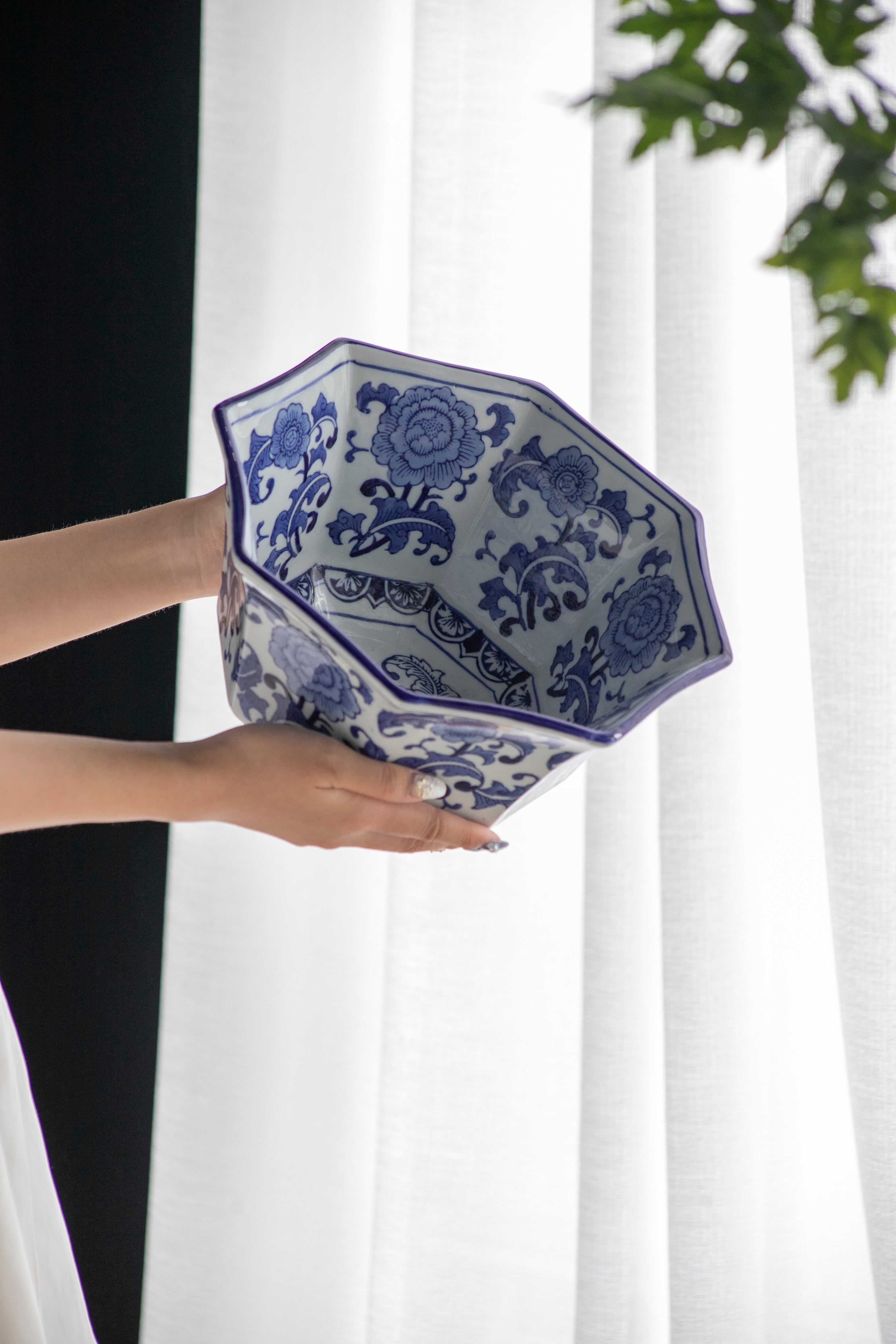 10.5x10.5x5.7" Ren Blue and White Centerpiece Decorative Bowl
