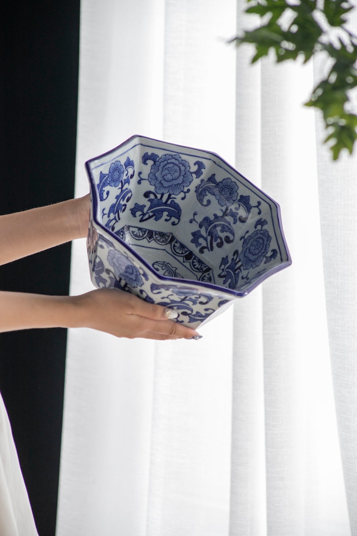 10.5x10.5x5.7" Ren Blue and White Centerpiece Decorative Bowl